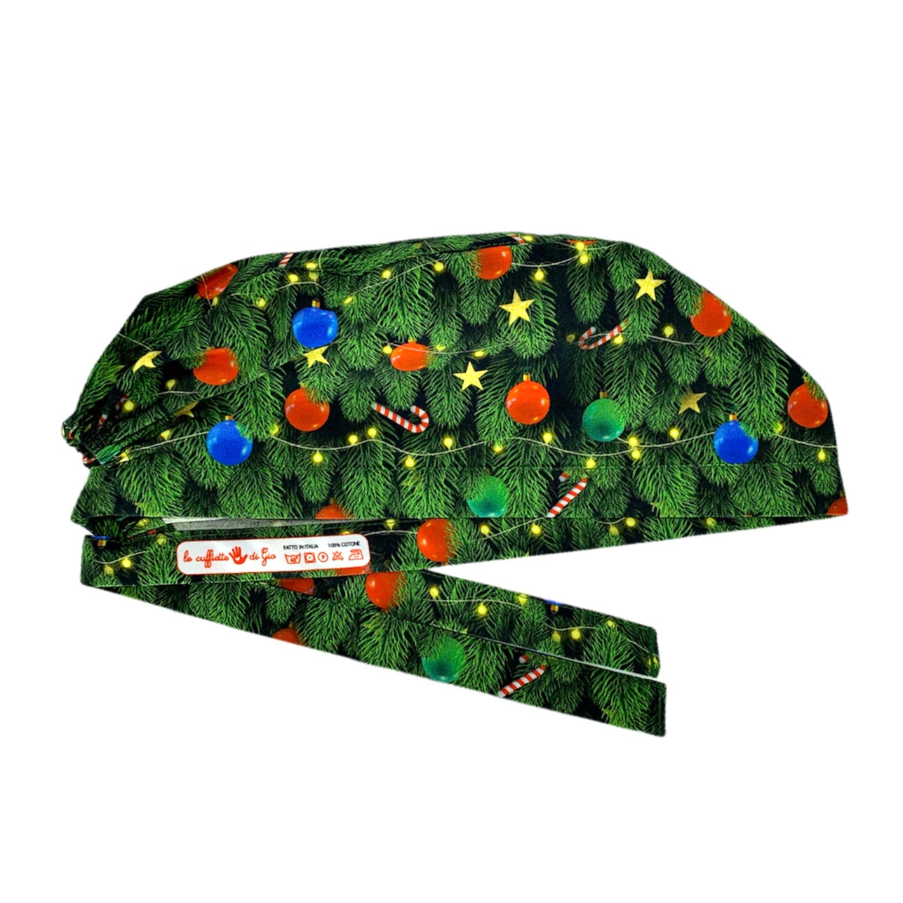 Una cuffietta che riproduce i rami di un albero di Natale con decorazioni di palline rosse, verdi e azzurre, fili di stelline dorate e bastoncini di zucchero rosso e bianco