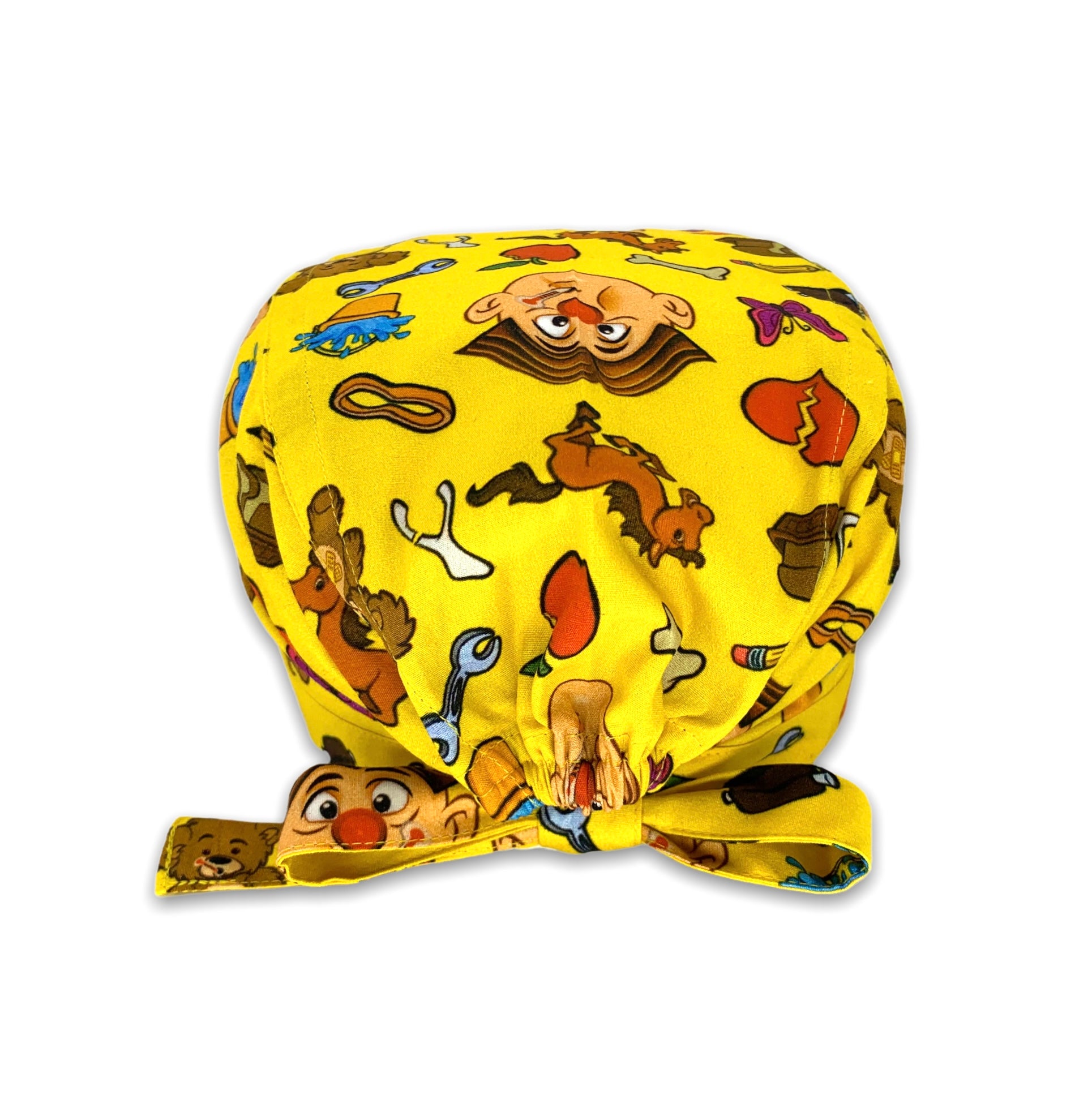 Cuffietta chirurgica gialla su cui ci sono sparsi i pezzi colorati del famoso gioco di società allegro chirurgo