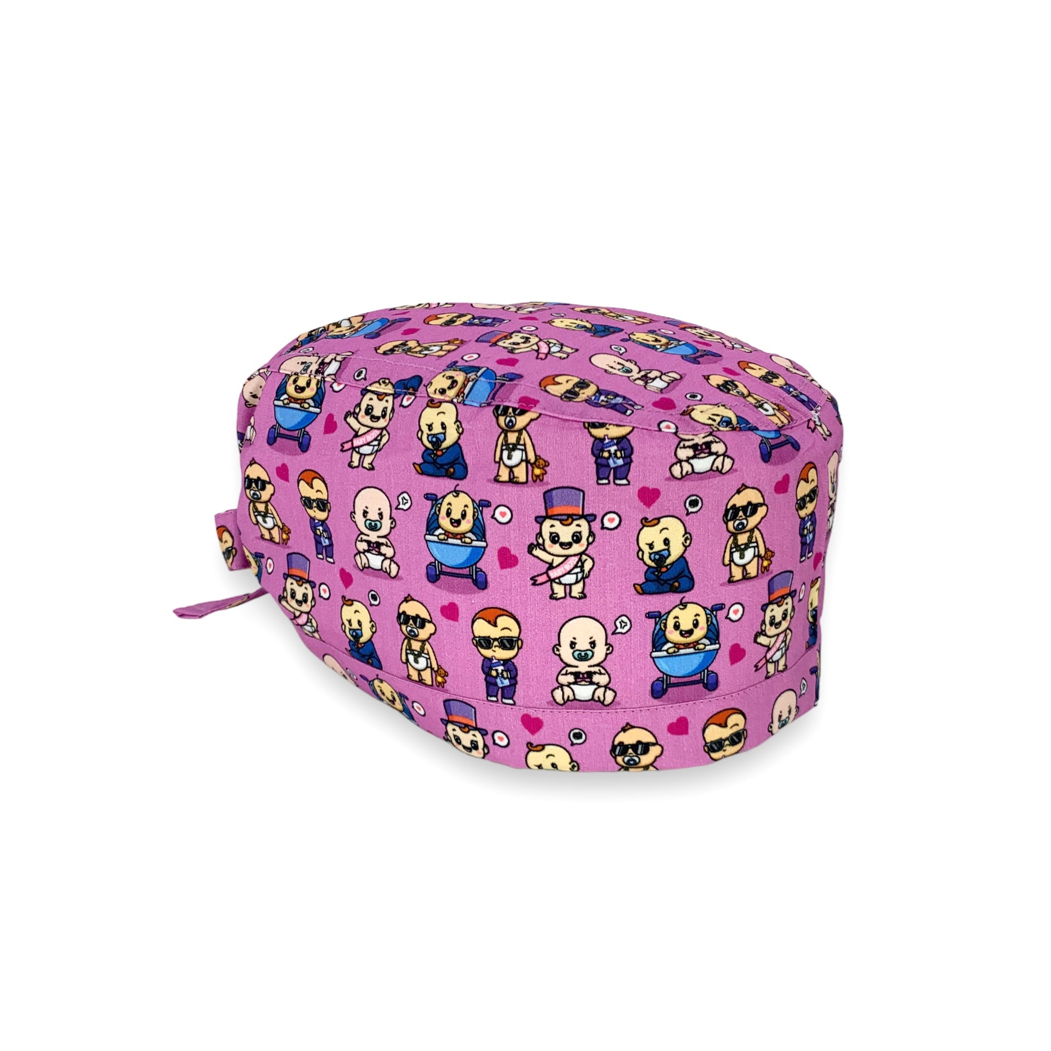 Un pattern ispirato al famoso cartone Baby Boss, con dei bebè che si alternano fra atteggiamenti adulti, da boss appunto, come essere vestiti da manager, da star hip hop e altro, ma con il ciuccio in bocca e guance super paffutelle! Sfondo rosa intenso