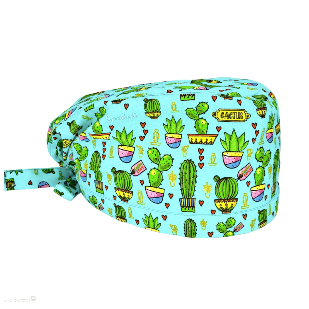 Deliziosi vasi con piante di cactus di varie forme e misure si alternano a piccoli cuoricini, come farne a meno? Sfondo blu, azzurro acqua o rosa. Scegli il colore che si abbina meglio al tuo outfit lavorativo.