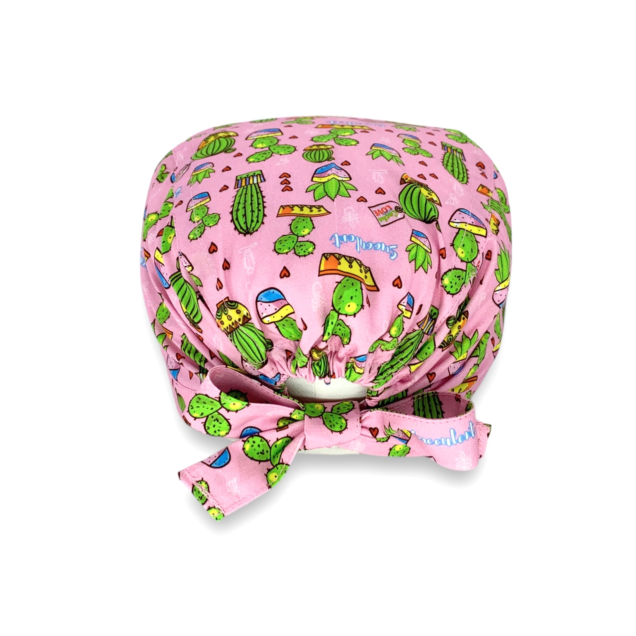 Deliziosi vasi con piante di cactus di varie forme e misure si alternano a piccoli cuoricini, come farne a meno? Sfondo rosa