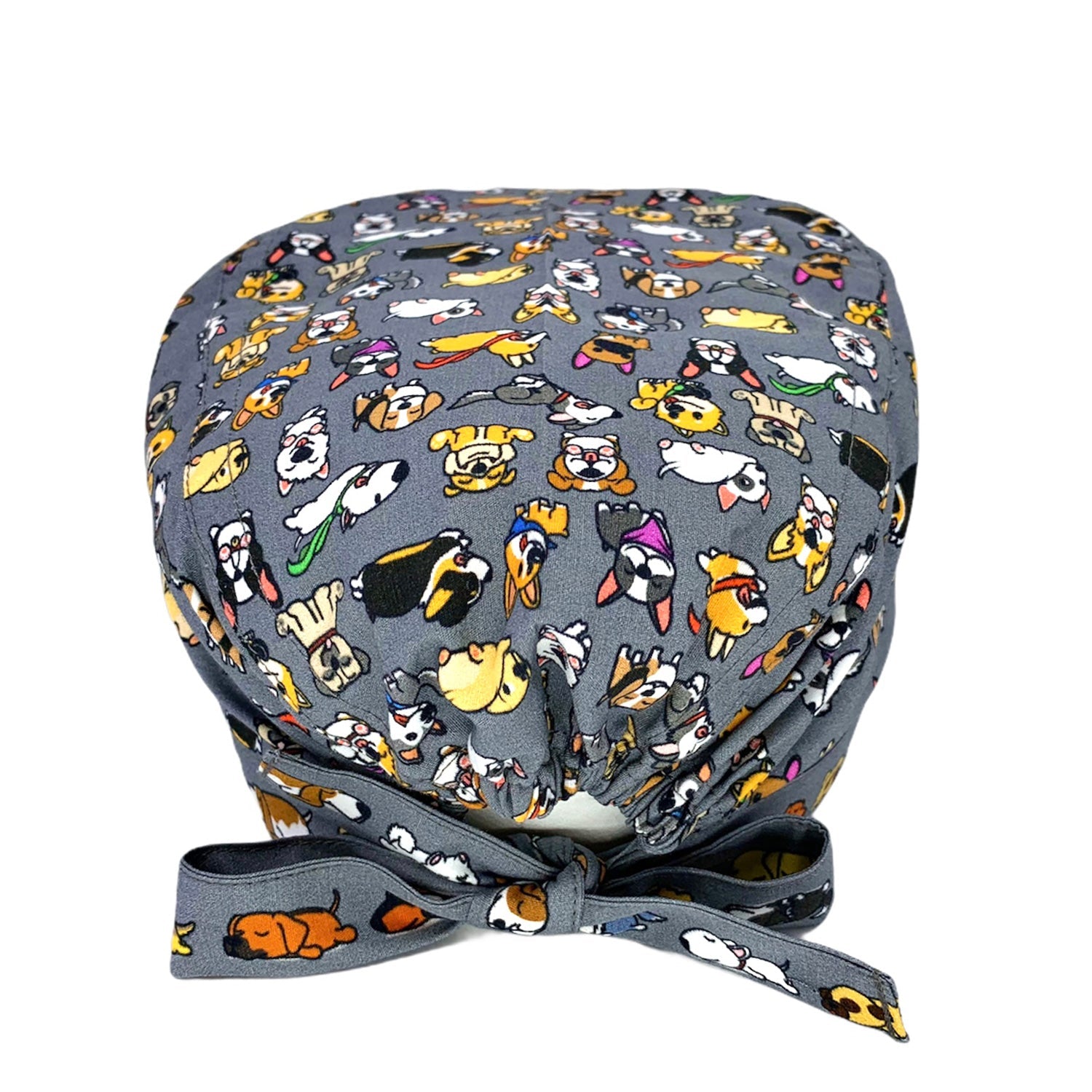 Tanti deliziosi cagnolini si rincorrono, dormono e fanno le smorfie! Irresistibili! Sfondo grigio