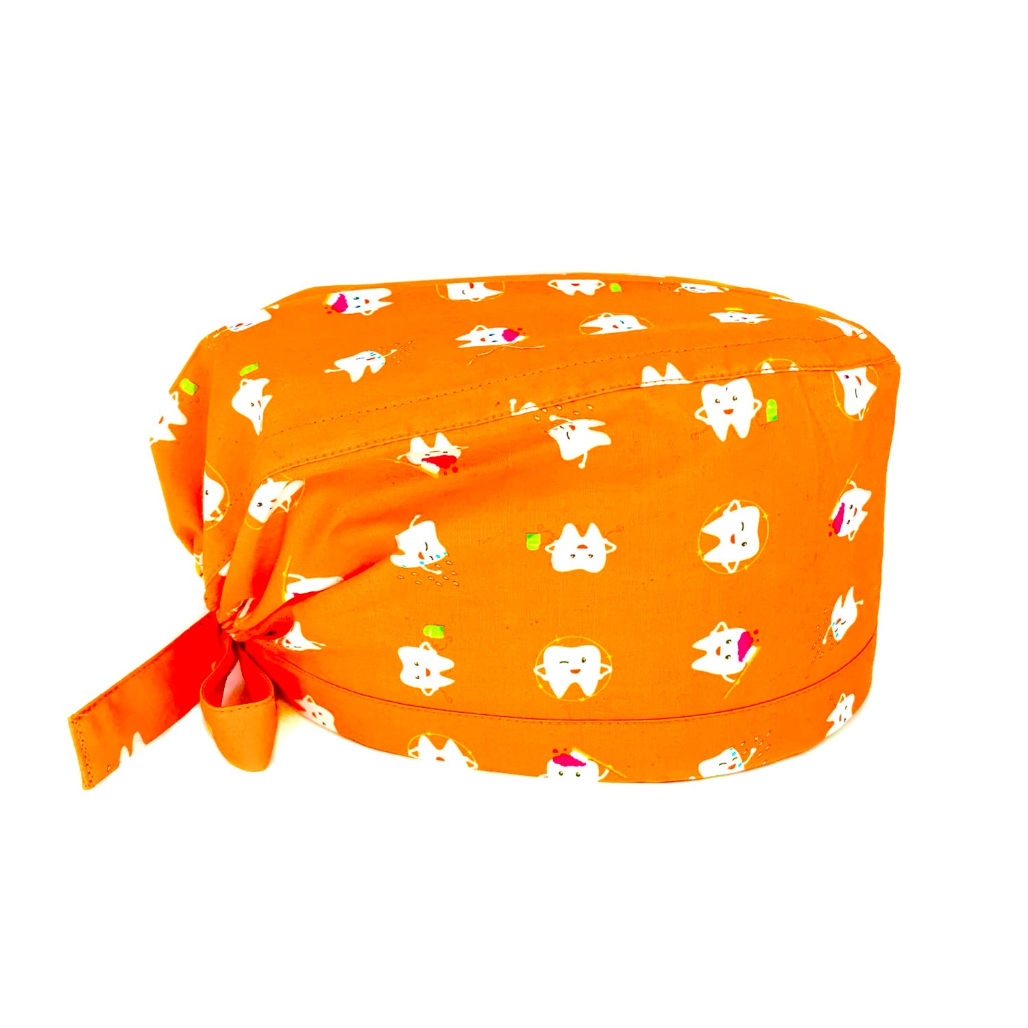 Una simpatica fantasia per dentisti e igienisti dentali, classica e sobria, con tanti piccoli denti che promuovono una corretta igiene orale. Il colore rimane protagonista, qui sfondo arancione