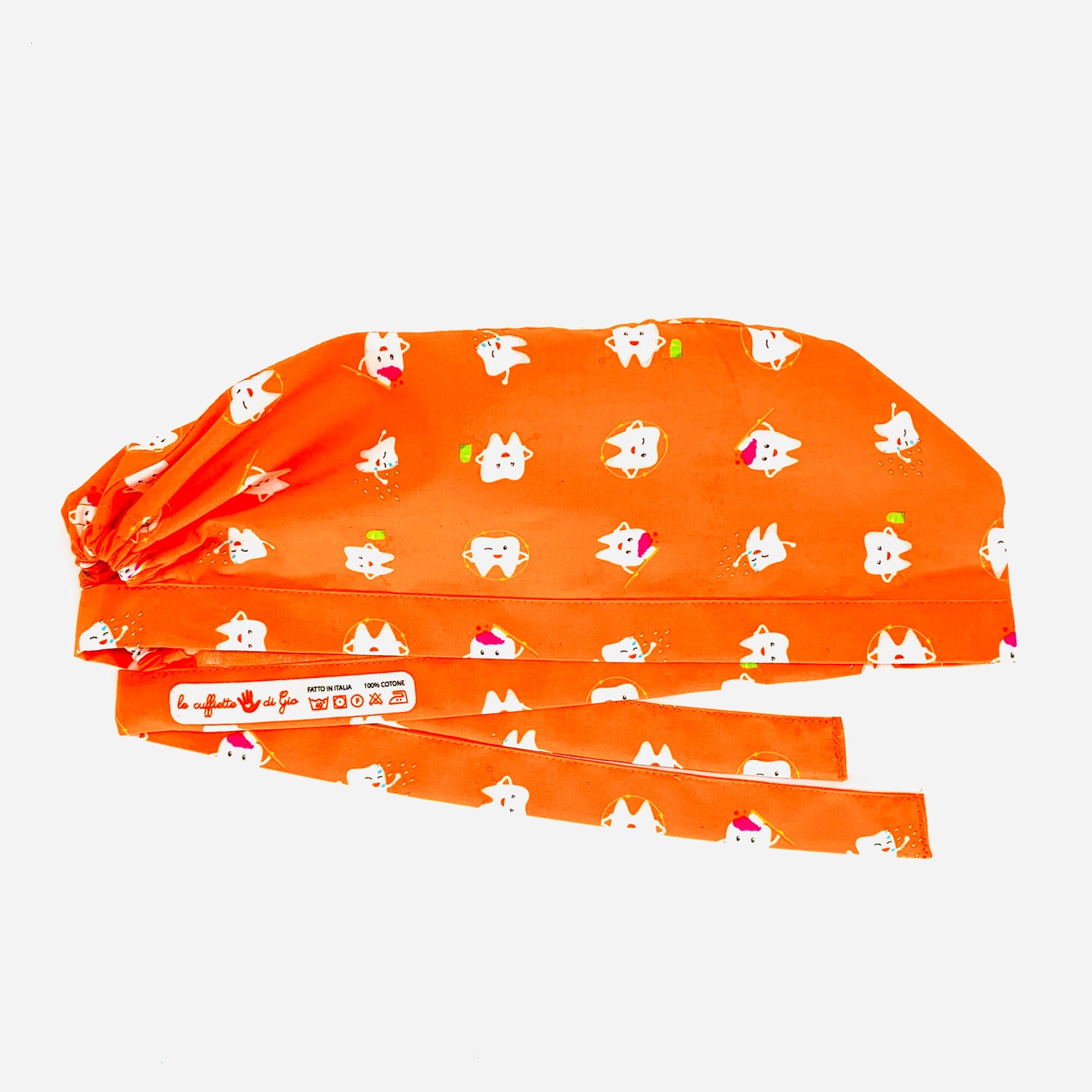 Una simpatica fantasia per dentisti e igienisti dentali, classica e sobria, con tanti piccoli denti che promuovono una corretta igiene orale. Il colore rimane protagonista, qui sfondo arancione