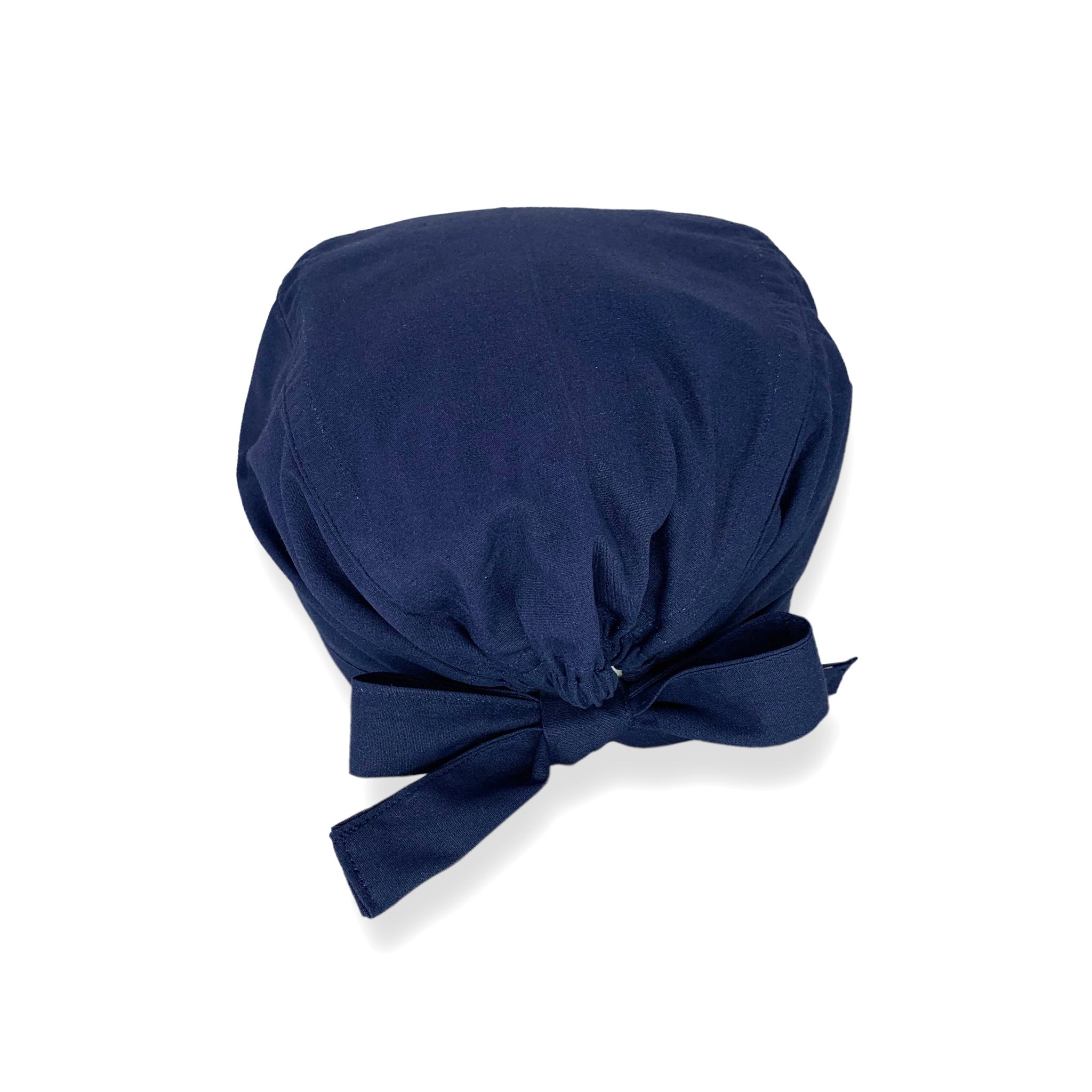 Cuffietta chirurgica tinta unita blu con la scritta dON?T call me signorina per promuovere la parità di genere sul posto di lavoro in ambito ospedaliero e sanitario