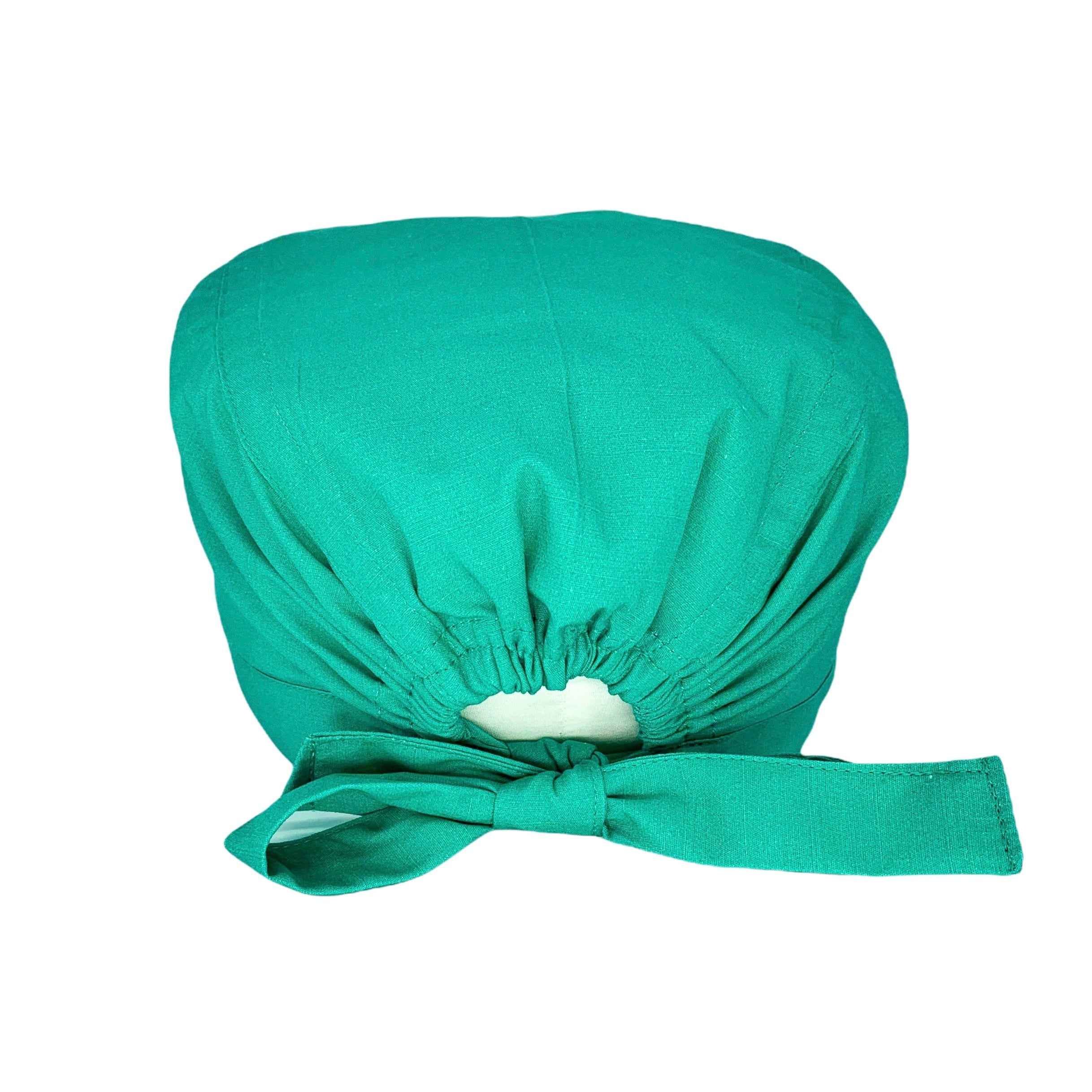 Cuffietta chirurgica tinta unita verde con la scritta dON?T call me signorina per promuovere la parità di genere sul posto di lavoro in ambito ospedaliero e sanitario