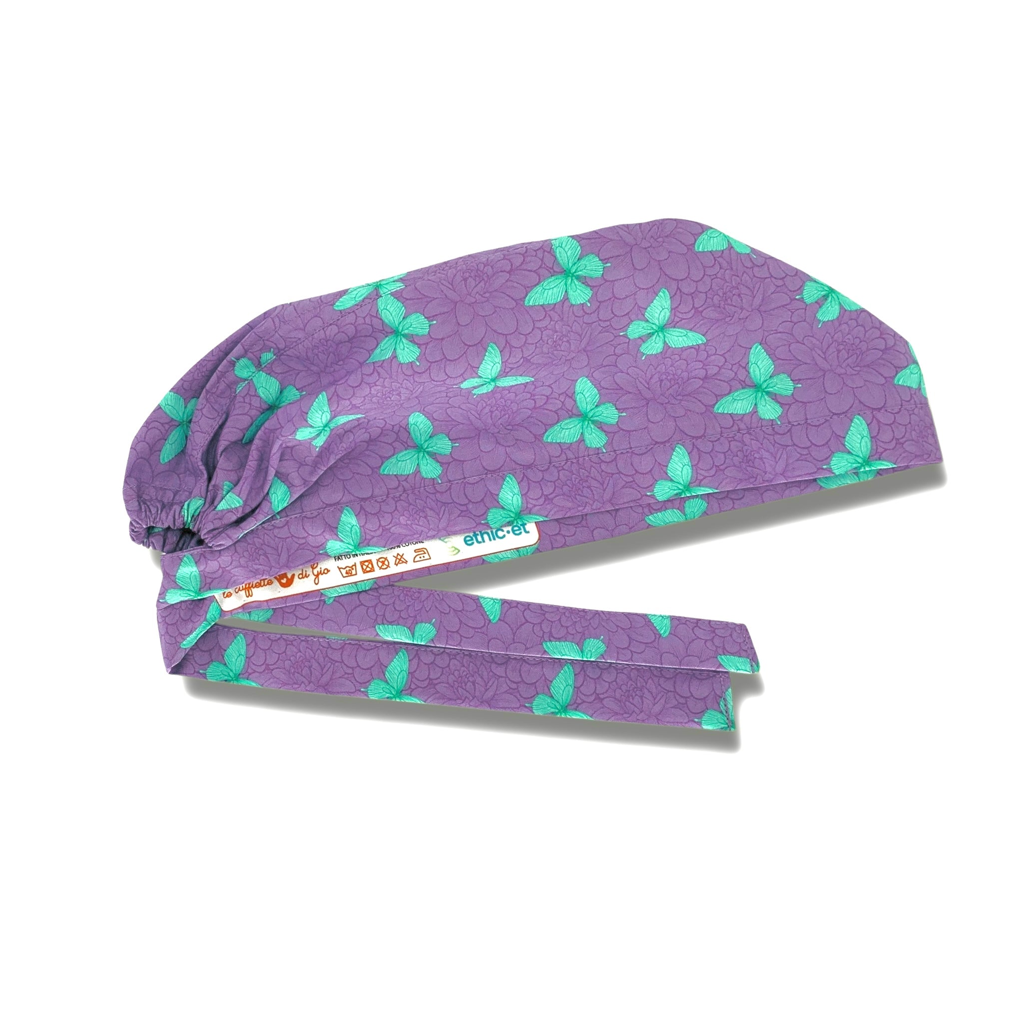 Un'elegantissima fantasia con dalie sfumate tono su tono e delicate farfalle a contrasto; farfalle turchese su sfondo lilla