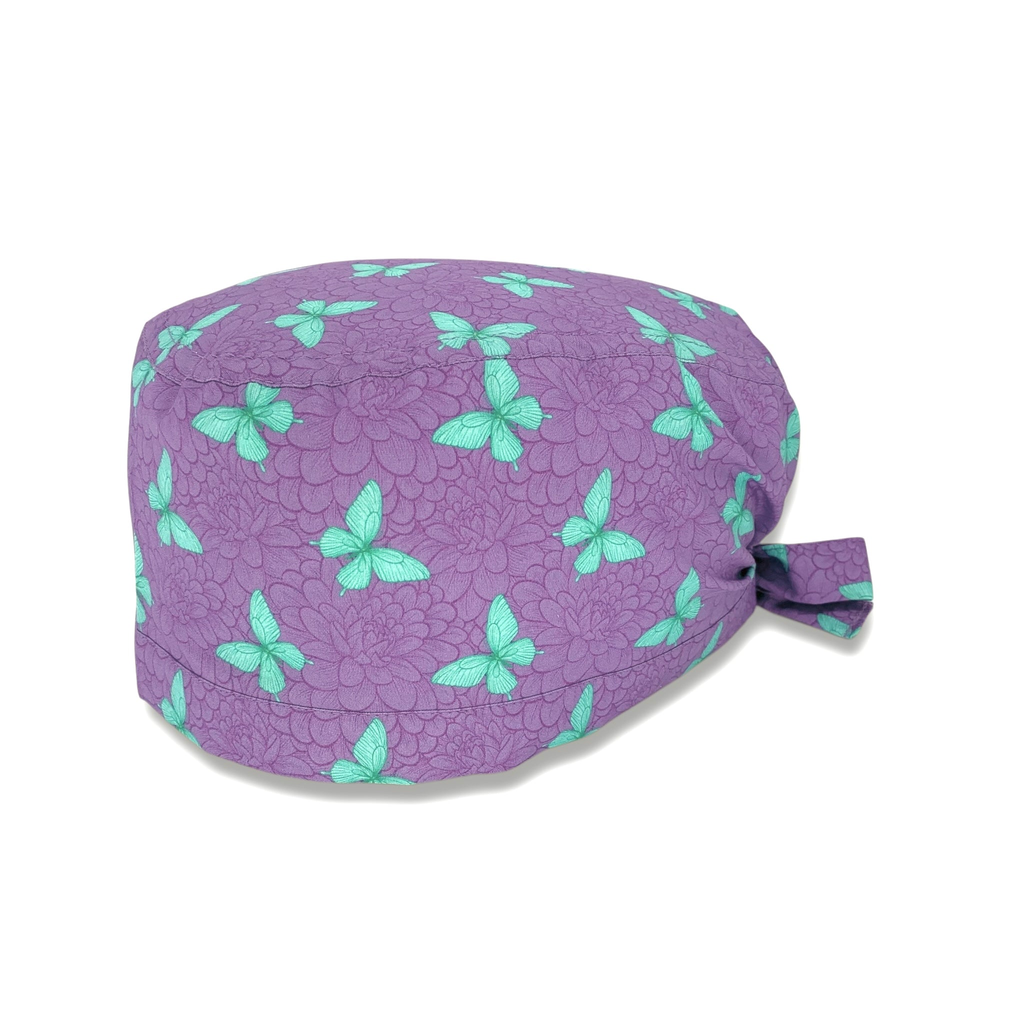 Un'elegantissima fantasia con dalie sfumate tono su tono e delicate farfalle a contrasto; farfalle turchese su sfondo lilla