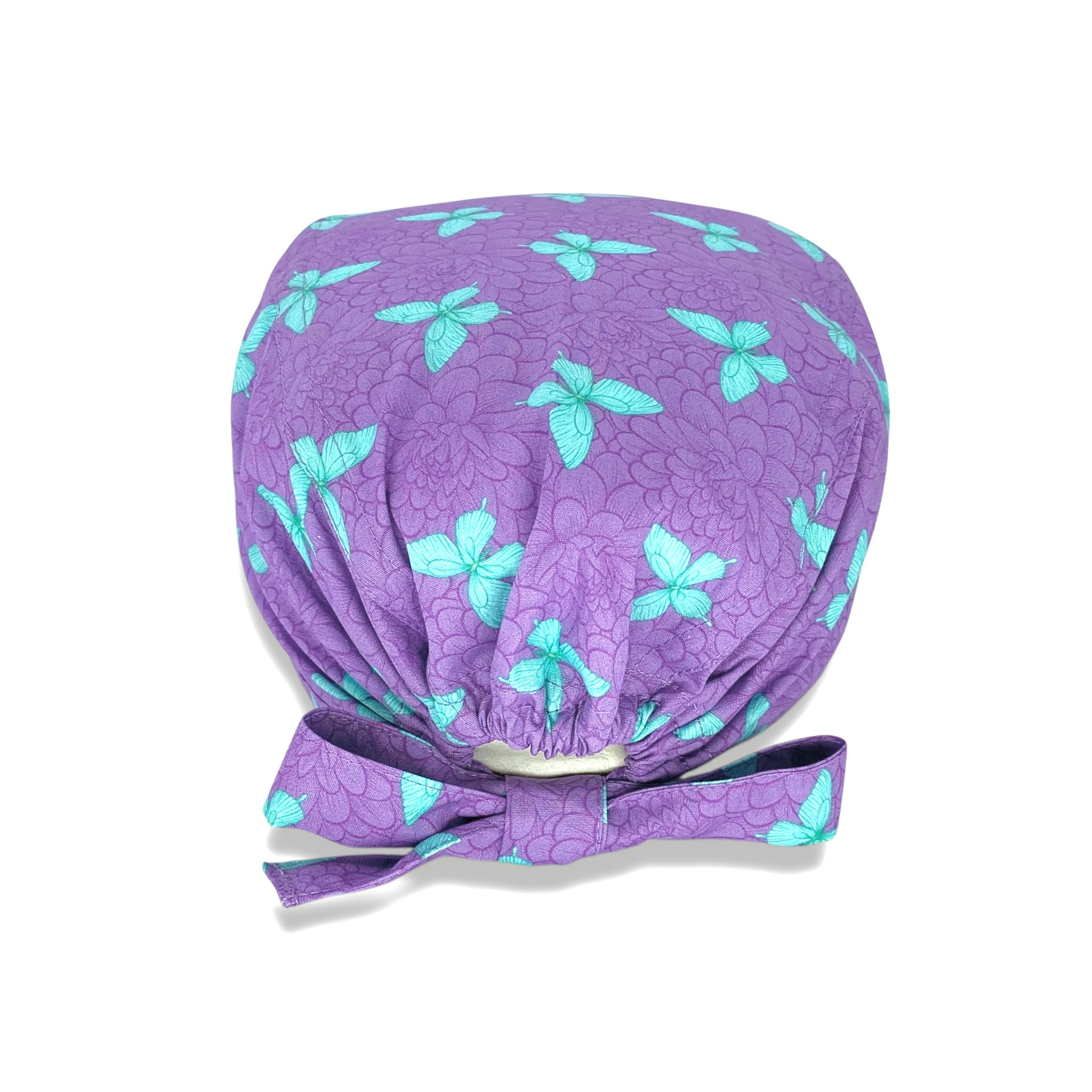 Un'elegantissima fantasia con dalie sfumate tono su tono e delicate farfalle a contrasto; farfalle turchese su sfondo lilla