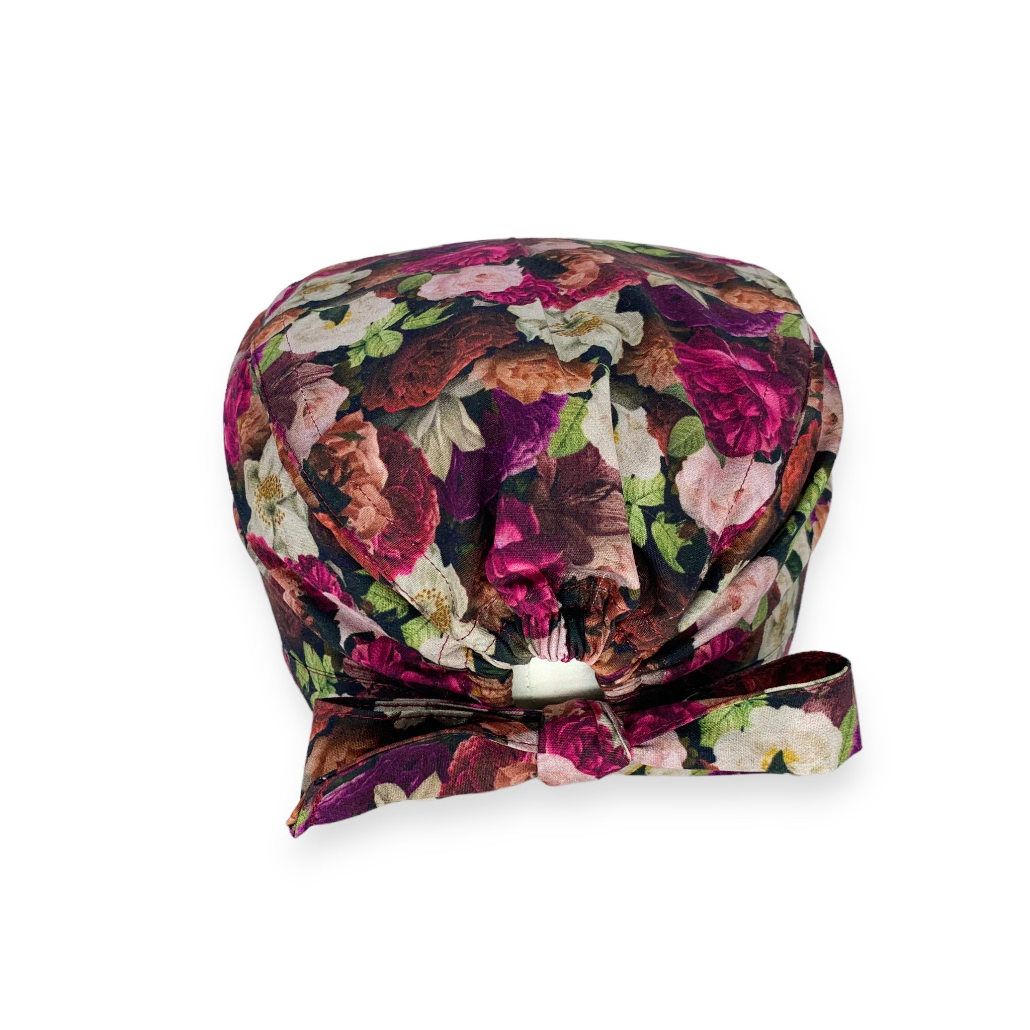 Cuffietta chirurgica con pattern di fiori dipinti ad acquerello nelle calde tonalità dei bordeaux, che ricordano le atmosfere vittoriane