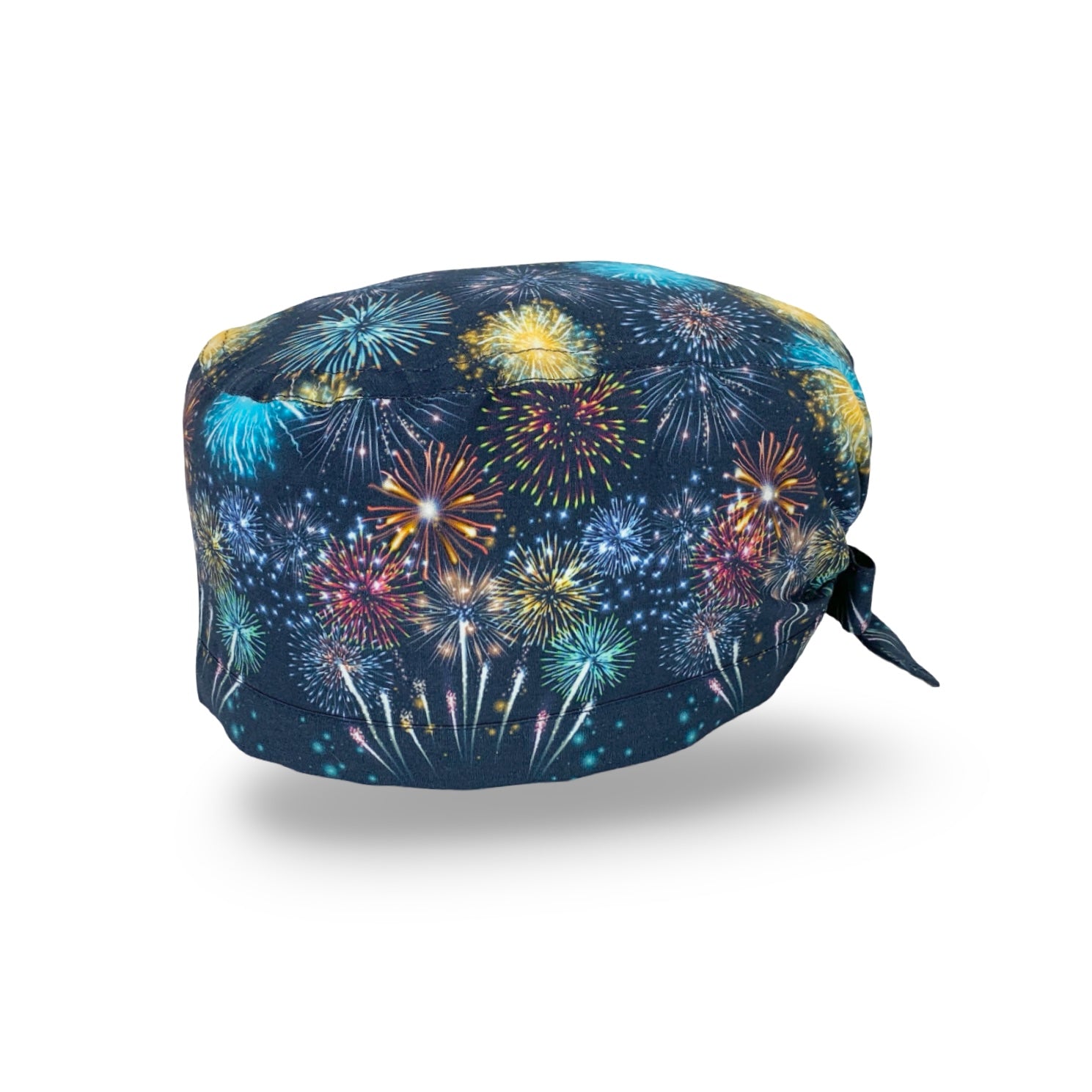 La cuffietta chirurgica indossata da Amelia Shepherd in Grey's Anatomy: un'esplosione di fuochi d'artificio su base blu, coloratissima ed elegante.