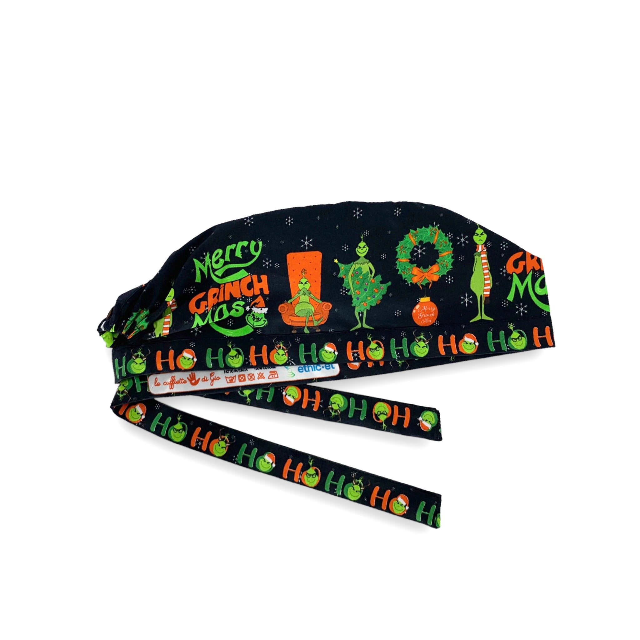 Cuffietta chirurgica con sfondo nero e diverse immagini del Grinch in diverse pose con viso arrabbiato perché è Natale