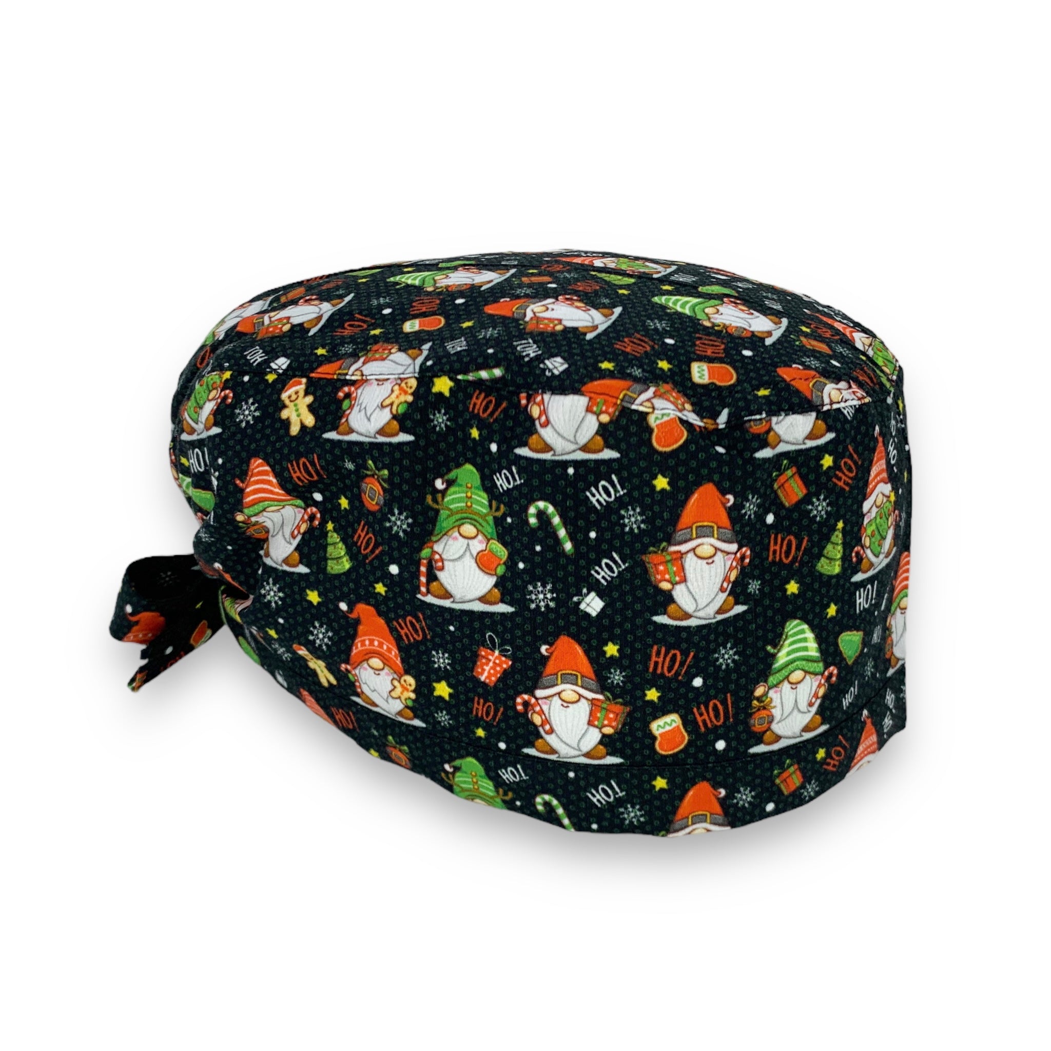 Cuffietta chirurgica nera con gnomi elfi di Babbo Natale  verdi e rossi, fiocchi di neve bianchi che cantano ho ho ho
