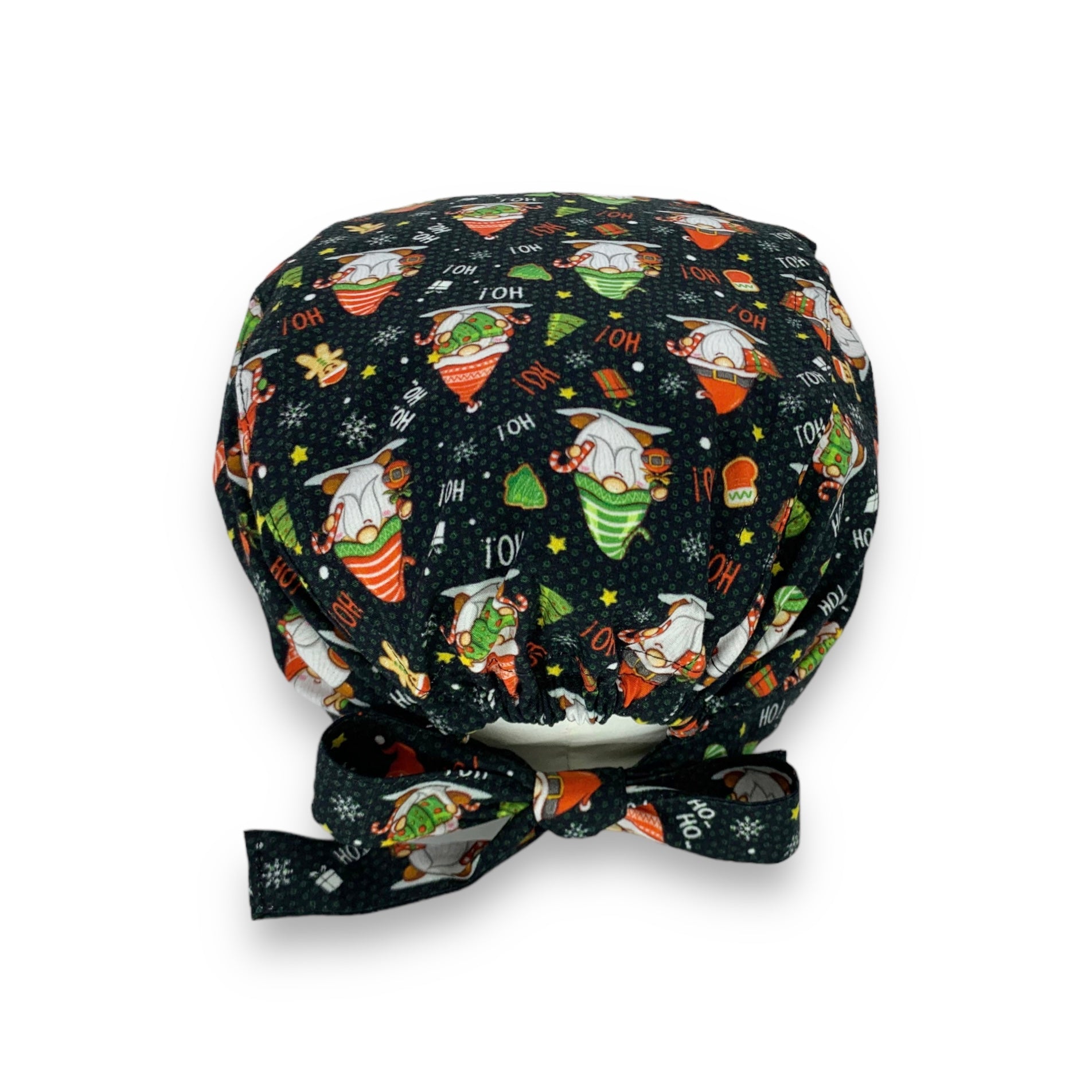 Cuffietta chirurgica nera con gnomi elfi di Babbo Natale  verdi e rossi, fiocchi di neve bianchi che cantano ho ho ho