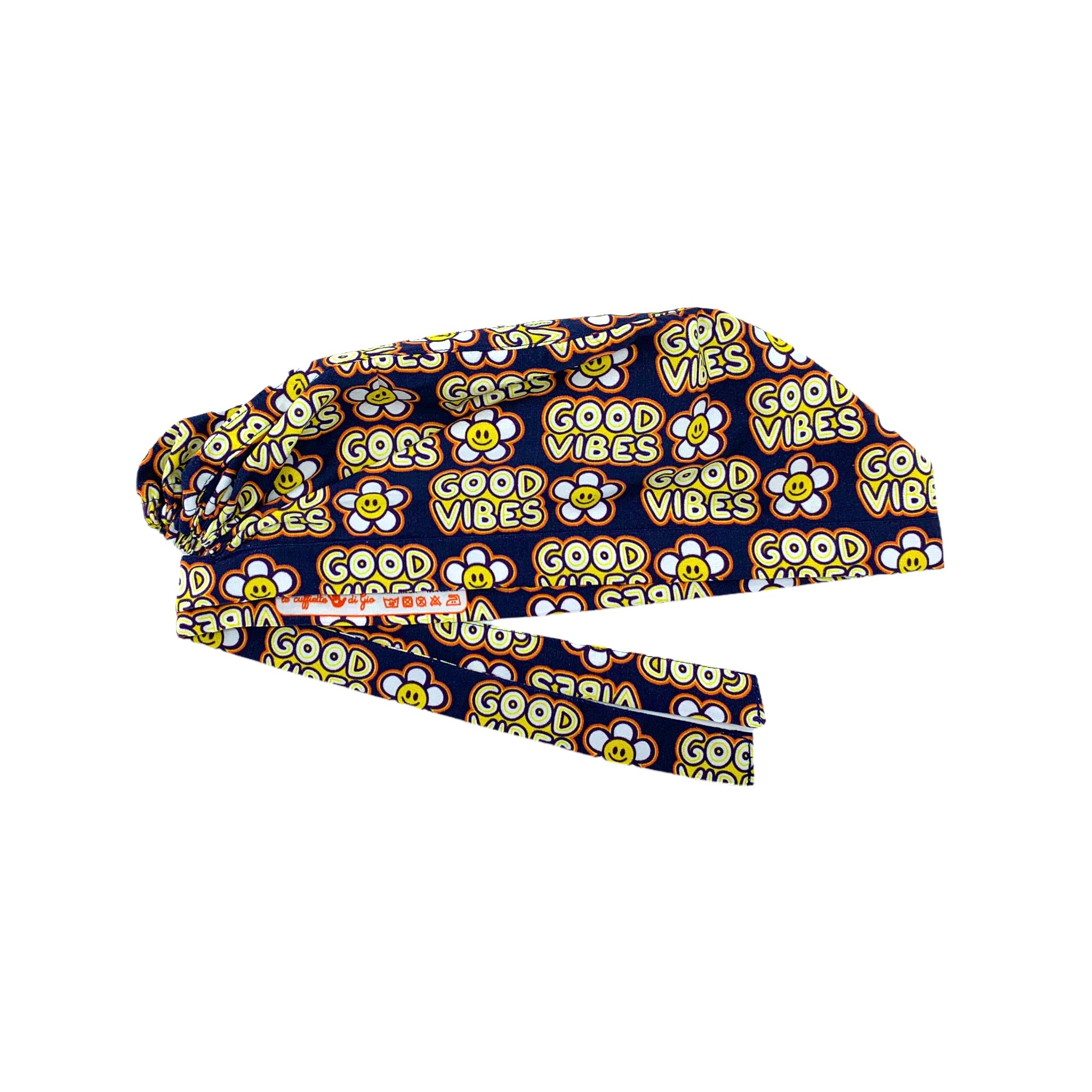 Ecco una cuffietta chirurgica con la scritta GOOD VIBES in stile anni '70, fantastica per augurarlo a pazienti e colleghi o per dichiarare il tuo stato d'animo oggi!