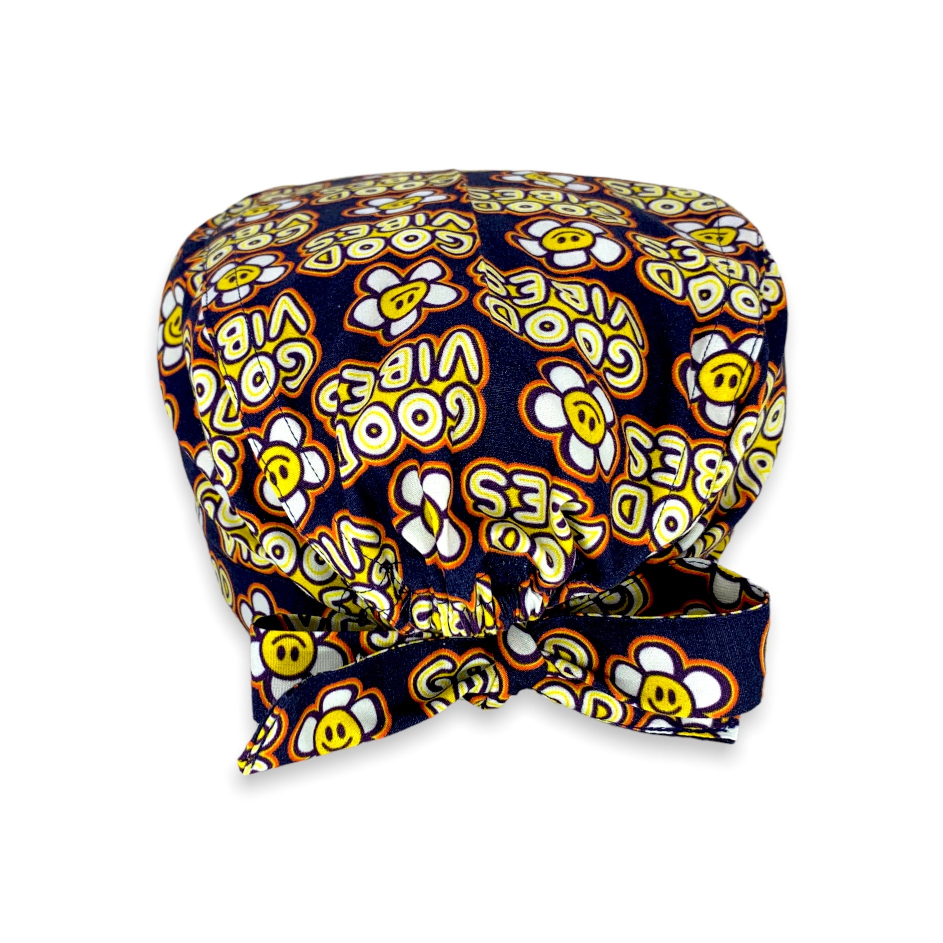 Ecco una cuffietta chirurgica con la scritta GOOD VIBES in stile anni '70, fantastica per augurarlo a pazienti e colleghi o per dichiarare il tuo stato d'animo oggi!