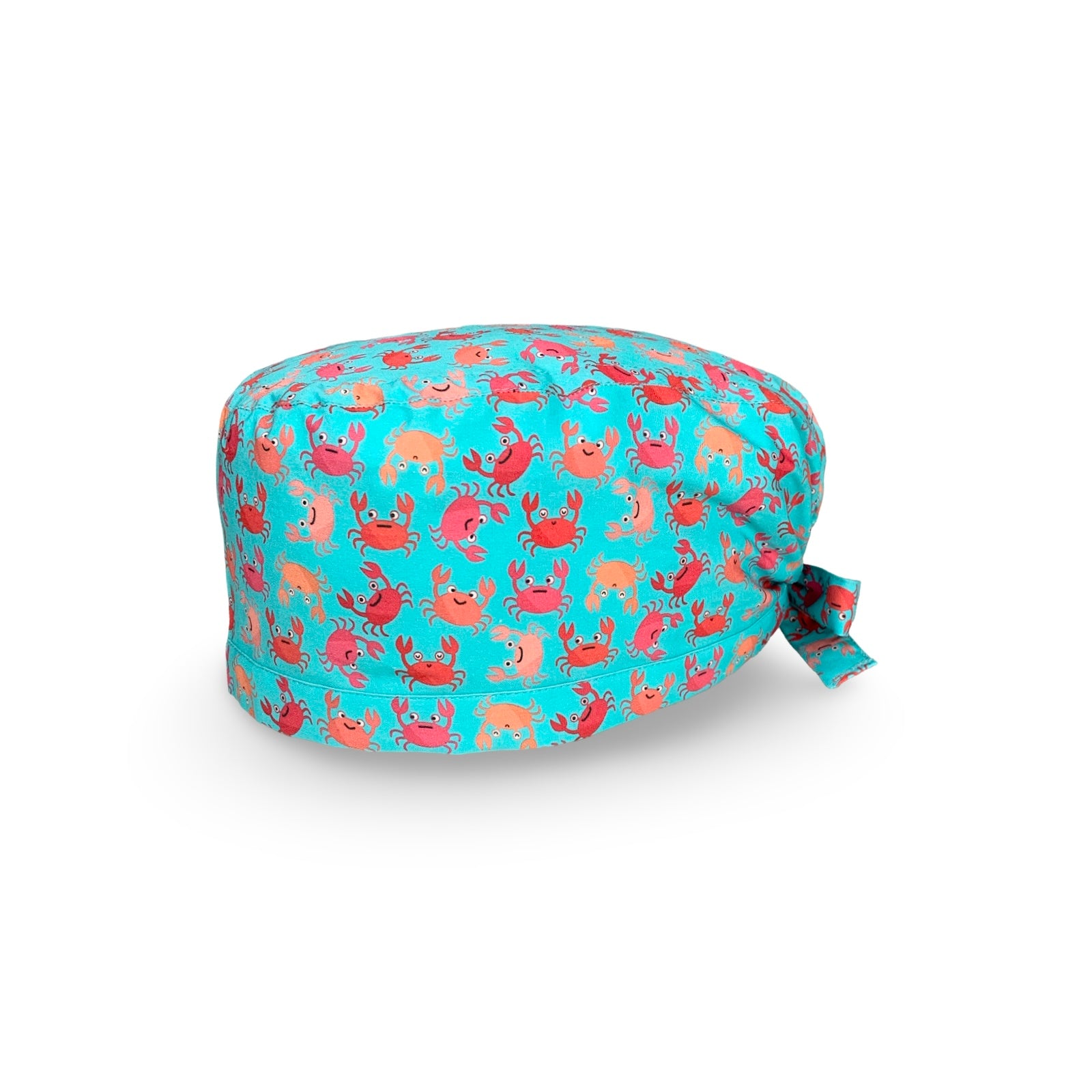 Una cuffia chirurgica simpatica ed elegante al tempo stesso, con una miriade di granchietti colorati tono su tono rispetto alla base verde acqua