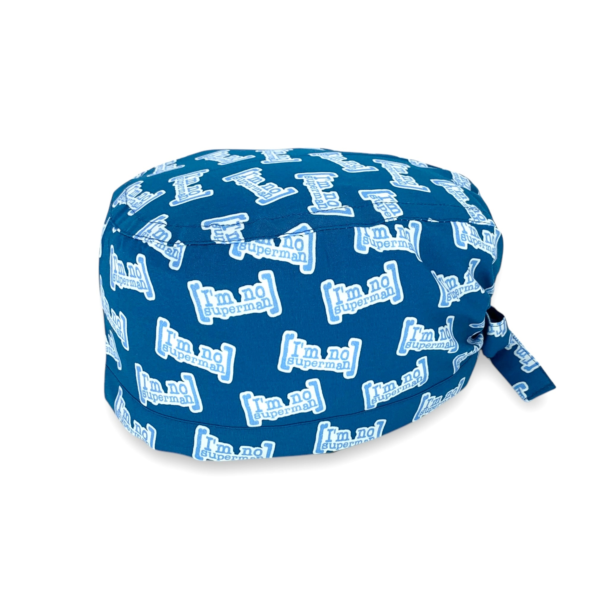 Cuffietta chirurgica blu medio con la scritta "I'm no Superman" sparsa su turtta la superficie