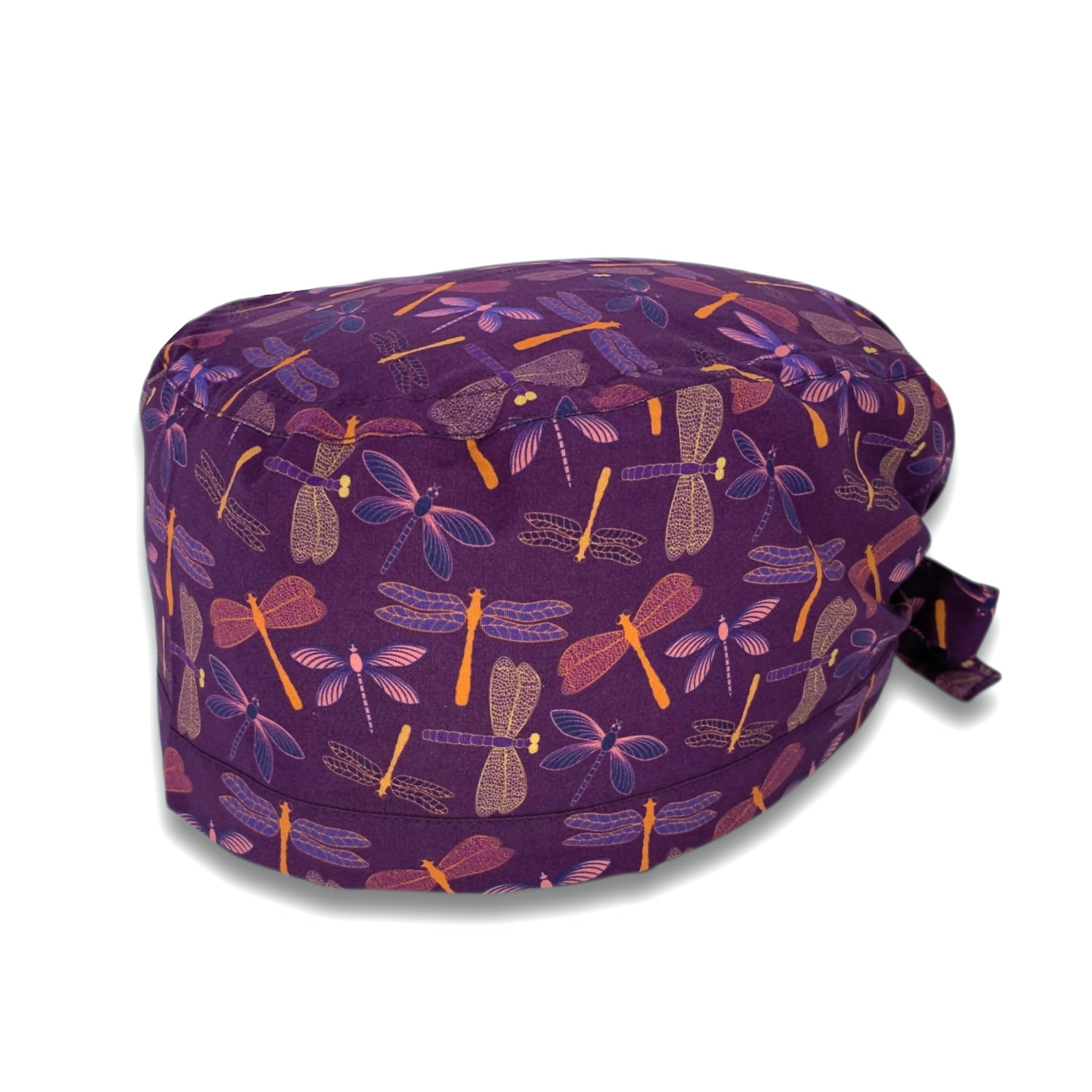 In questa cuffietta libellule colorate con abbinamenti inusuali su uno sfondo viola melanzana ad esaltare la bellezza di questo magnifico insetto.