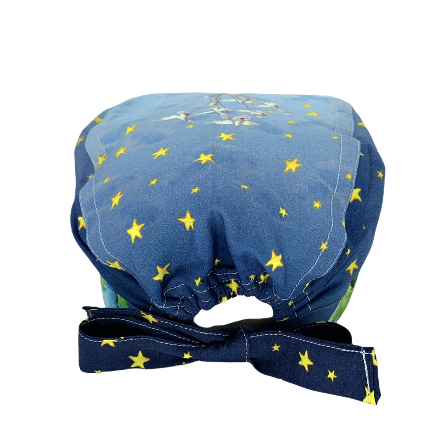 Cuffietta chirurgica con illustrazioni ad acquerello che rappresentano alcune scene e personaggi del Piccolo Principe di  Antoine de Saint-Exupéry