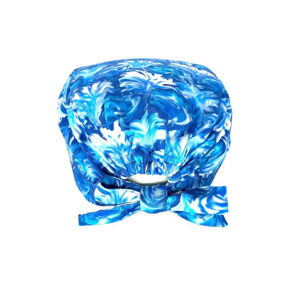 Una cuffietta ispirata a quella indossata da Margaret Pierce in Grey’s Anatomy, disegni astratti come marmorizzati su deverse tonalità di azzurro intenso