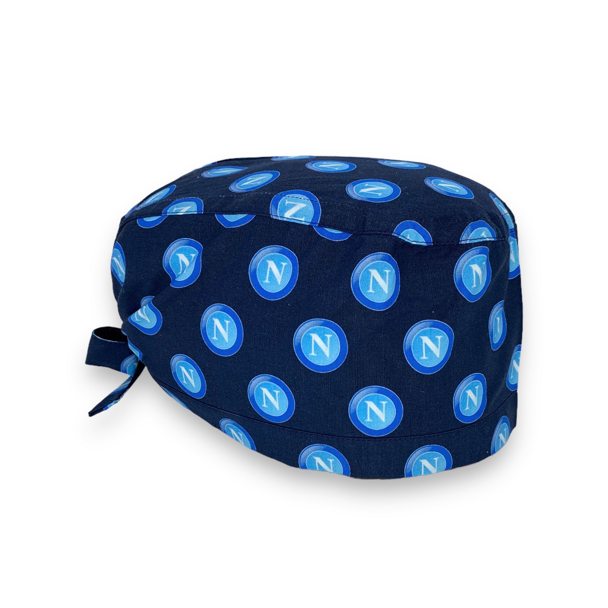 Cuffietta chirurgica blu con stemma della squadra di calcio del Napoli ripetuta in schema geometrico