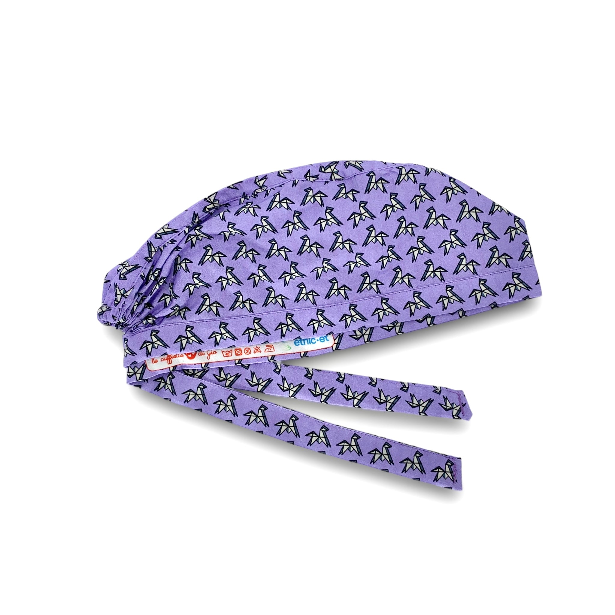 Una cuffia medica con un pattern elegantissimo ispirato alle cravatte più lussuose del mondo della moda. Pattern con rappresentazione di piccoli cavalli origami su sfondo lilla