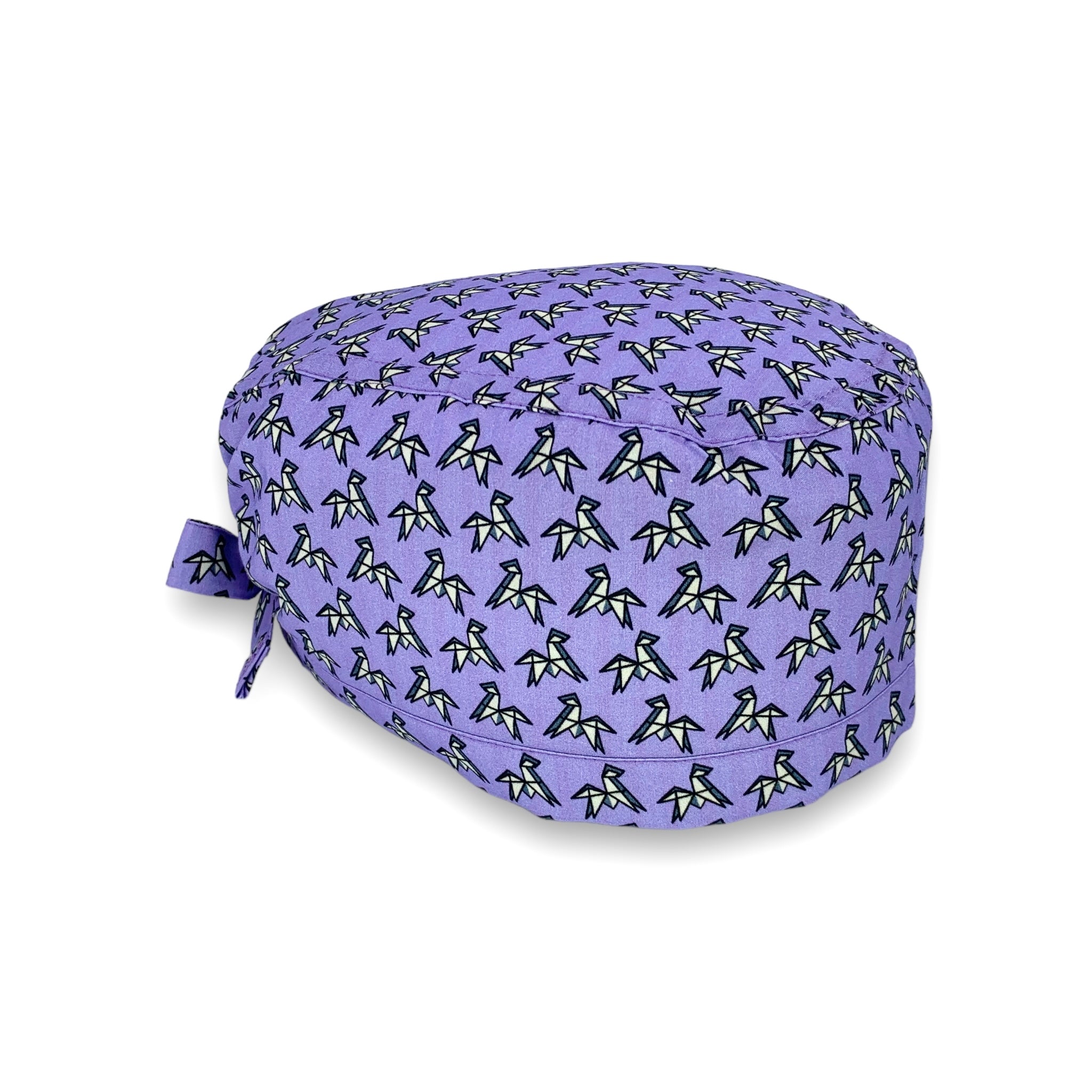 Una cuffia medica con un pattern elegantissimo ispirato alle cravatte più lussuose del mondo della moda. Pattern con rappresentazione di piccoli cavalli origami su sfondo lilla