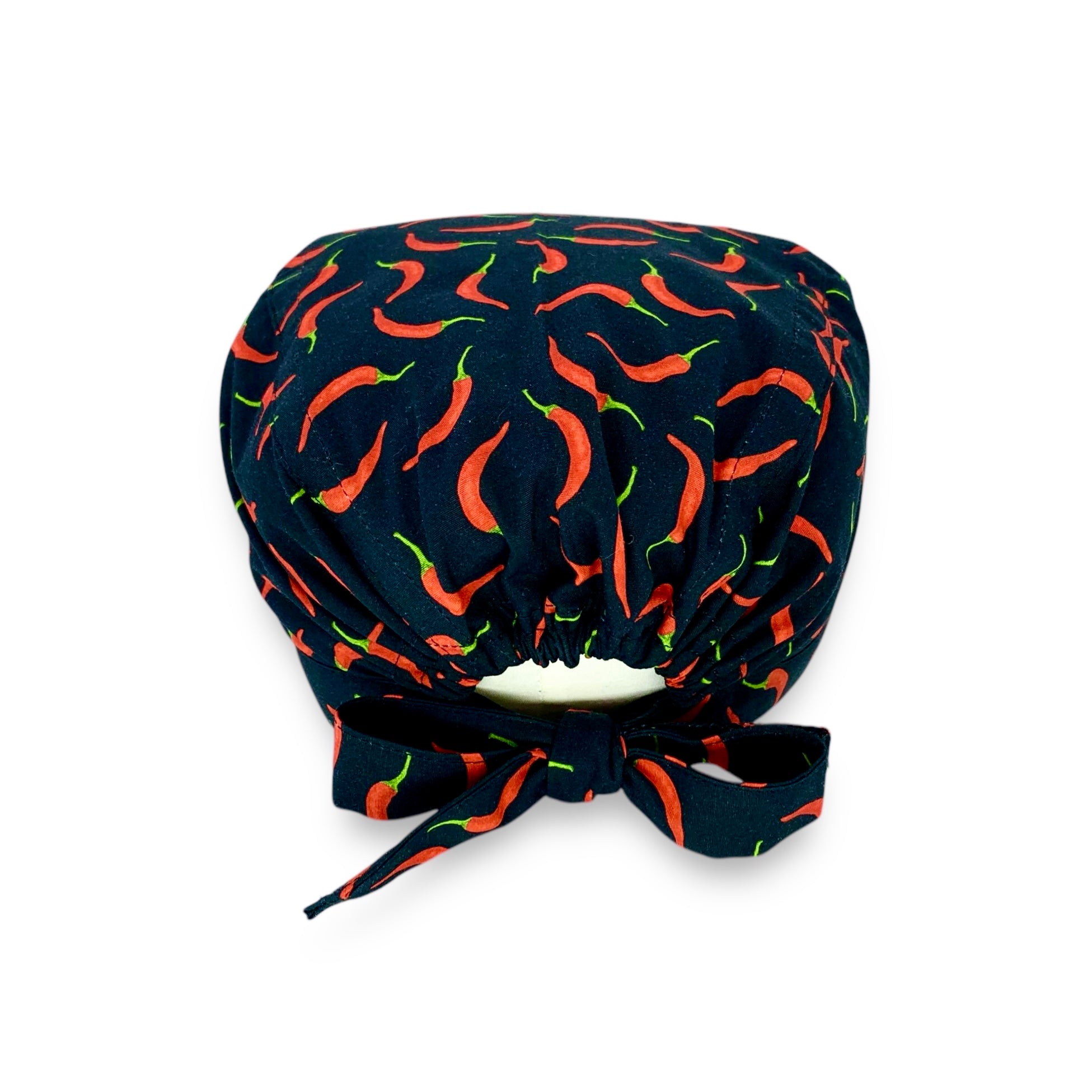 Cuffietta chirurgica nera con una pioggia di peperoncini rossi con il picciolo verde