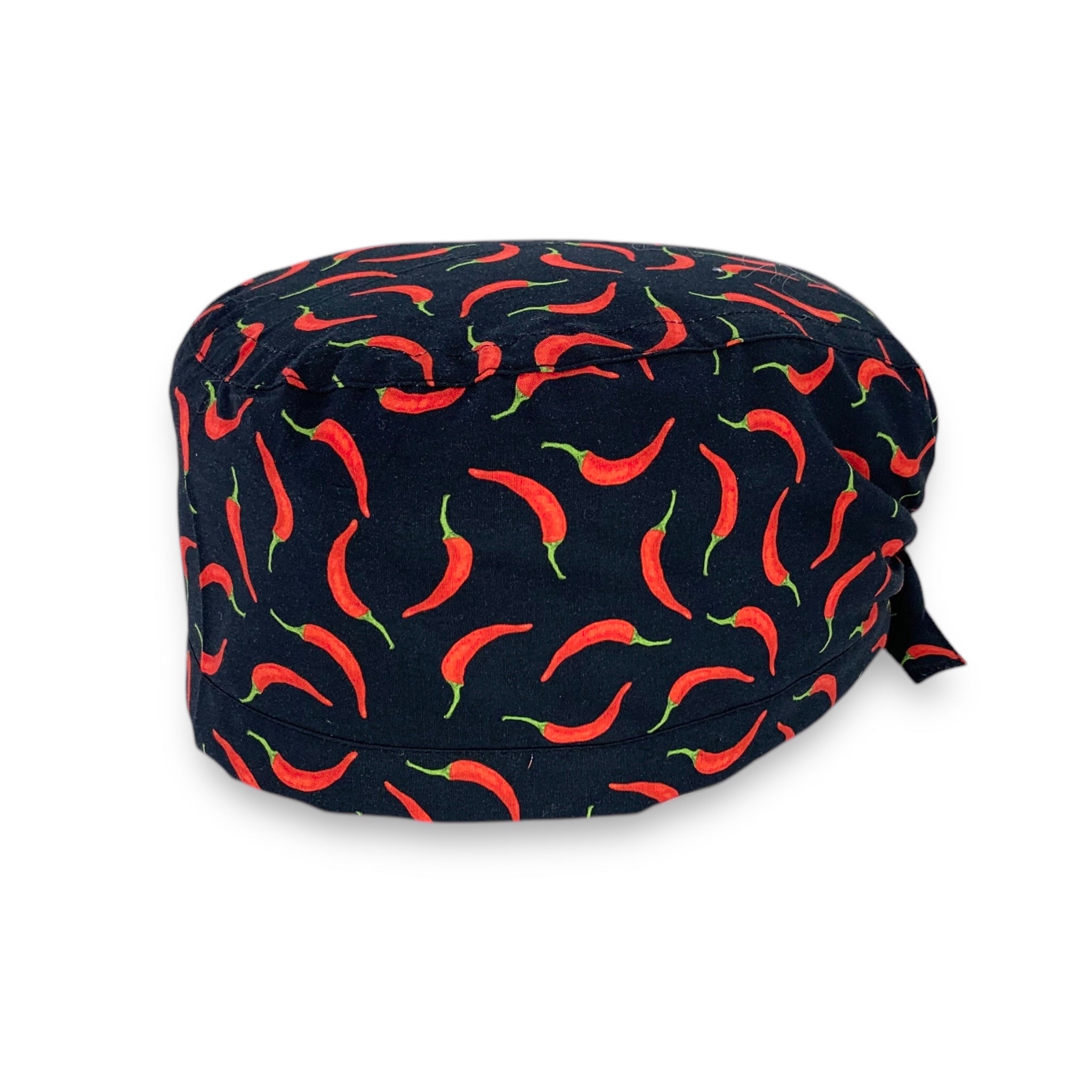 Cuffietta chirurgica nera con una pioggia di peperoncini rossi con il picciolo verde