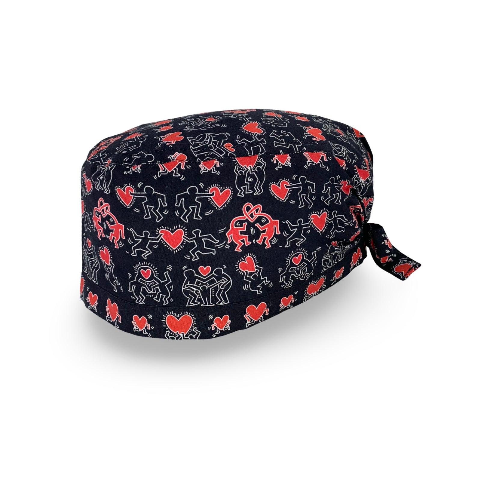 Cuffietta chirurgica con omini stilizzati in stile pop art, sfondo nero con omini bianchi e cuori rossi