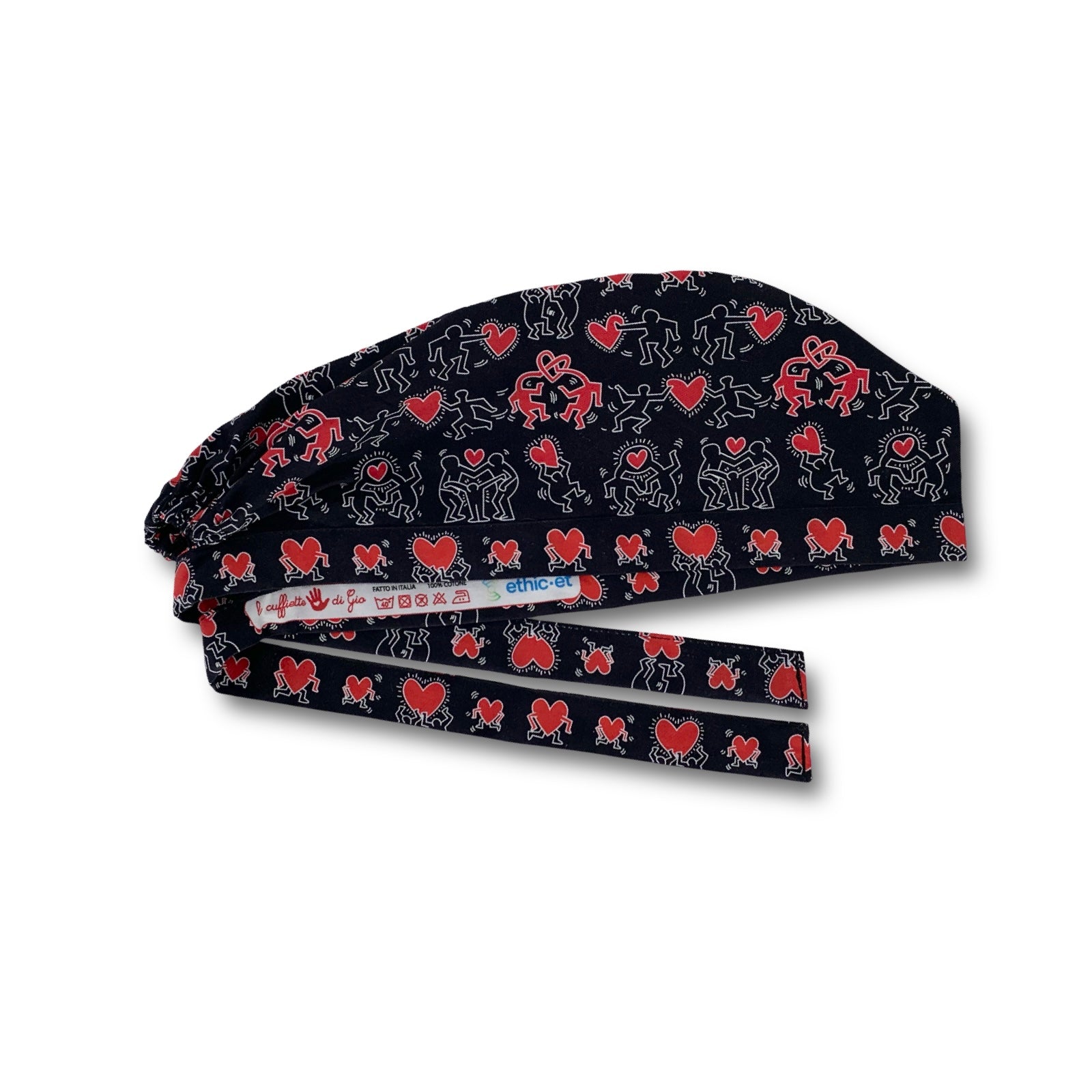 Cuffietta chirurgica con omini stilizzati in stile pop art, sfondo nero con omini bianchi e cuori rossi