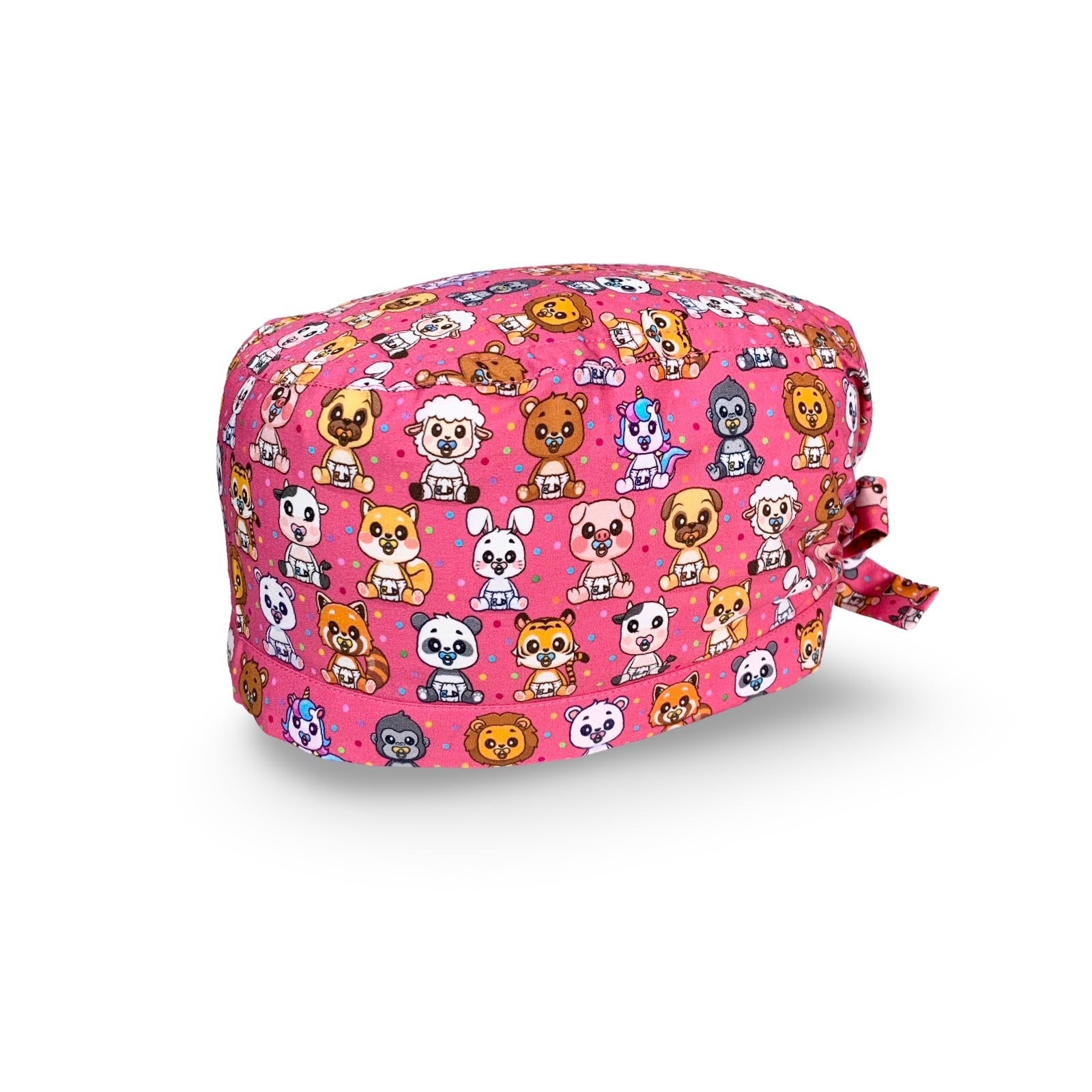 Una dose di dolcezza per questa cuffietta chirurgica con cuccioli di animali con ciuccio e pannolino su base rosa intenso. L'ideale per chi si occupa di nascita e maternità.