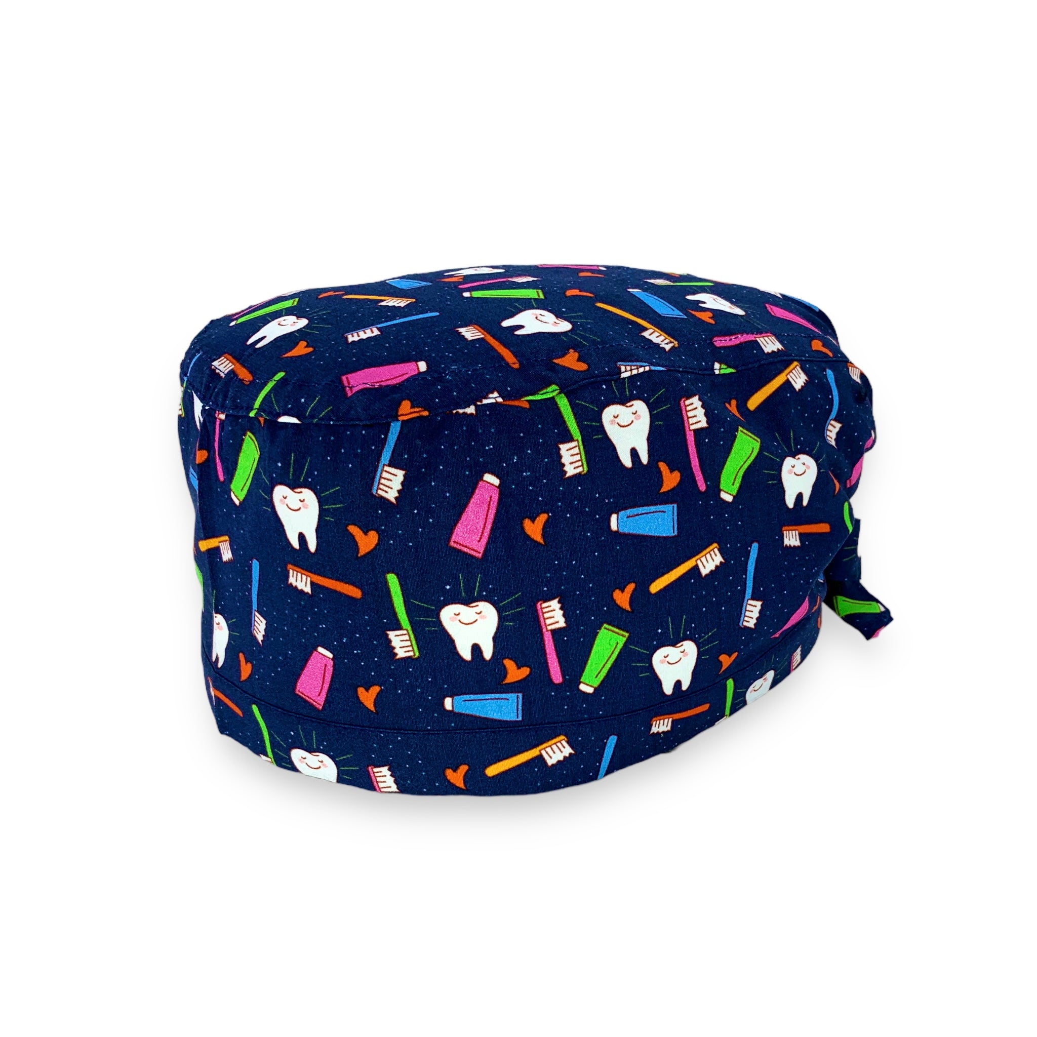 Classica e vivace al tempo stesso, questa cuffietta ha una base blu su cui sui esplodono i colori di spazzolini, dentifrici e denti scintillanti!