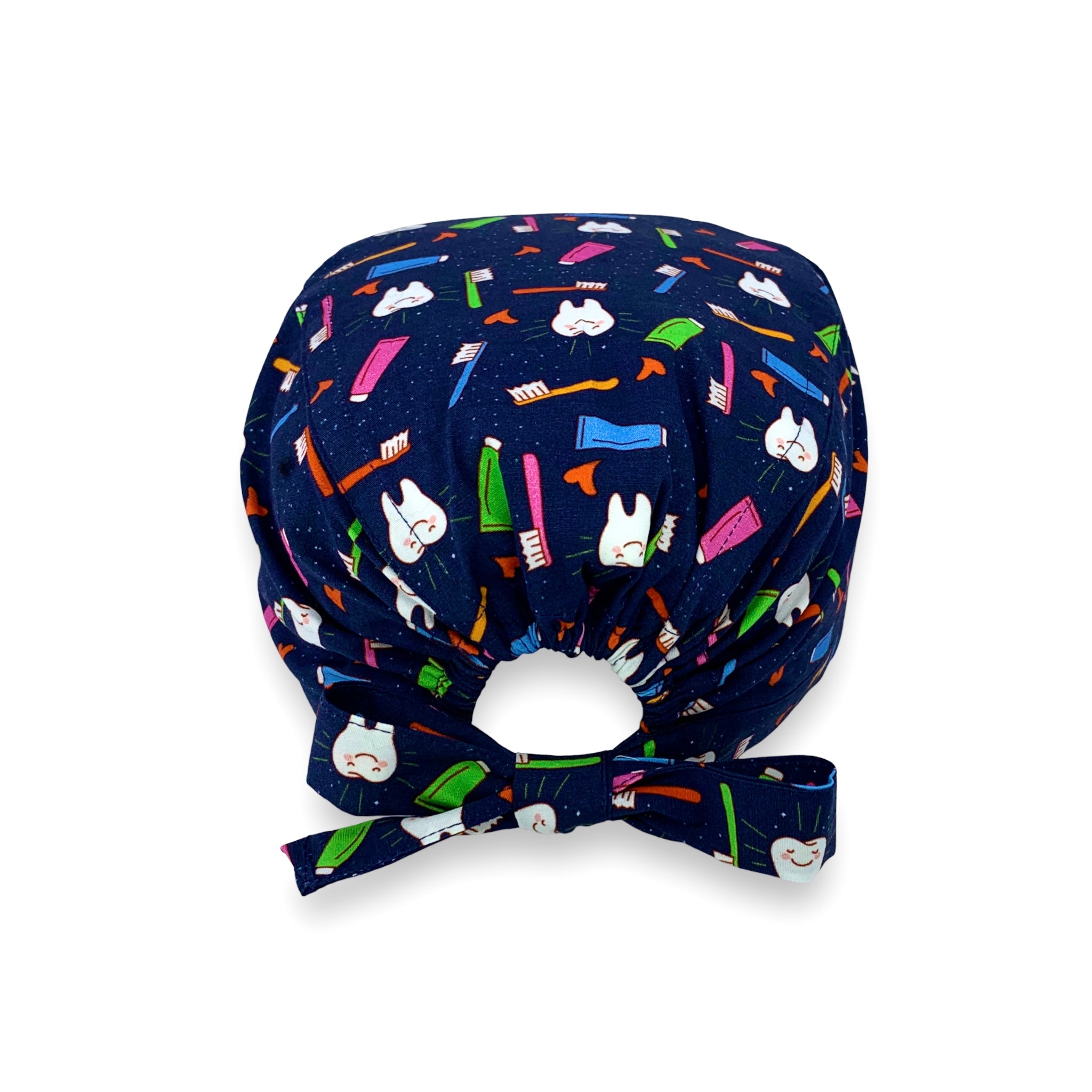 Classica e vivace al tempo stesso, questa cuffietta ha una base blu su cui sui esplodono i colori di spazzolini, dentifrici e denti scintillanti!