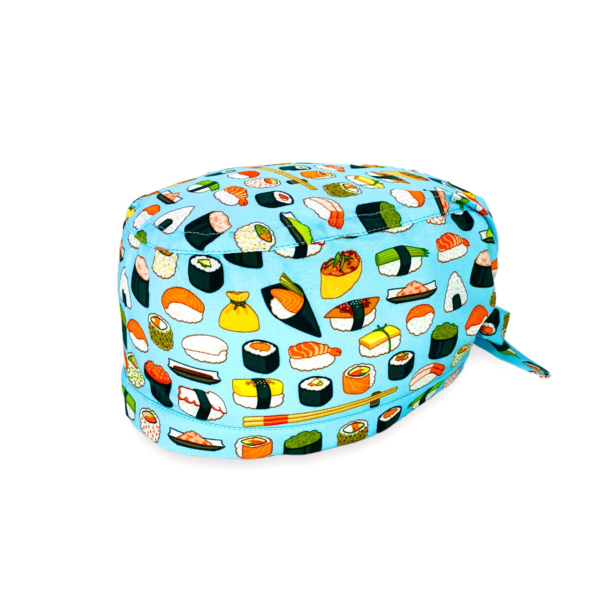 Cuffietta chirurgica con svariati tipi di piatti tipici della cucina giapponese, generalmente chiamati sushi:  nigiri, sashimi, uramaki, maki, temaki, hosomaki, gunkan, futomaki, su sfondo azzurro