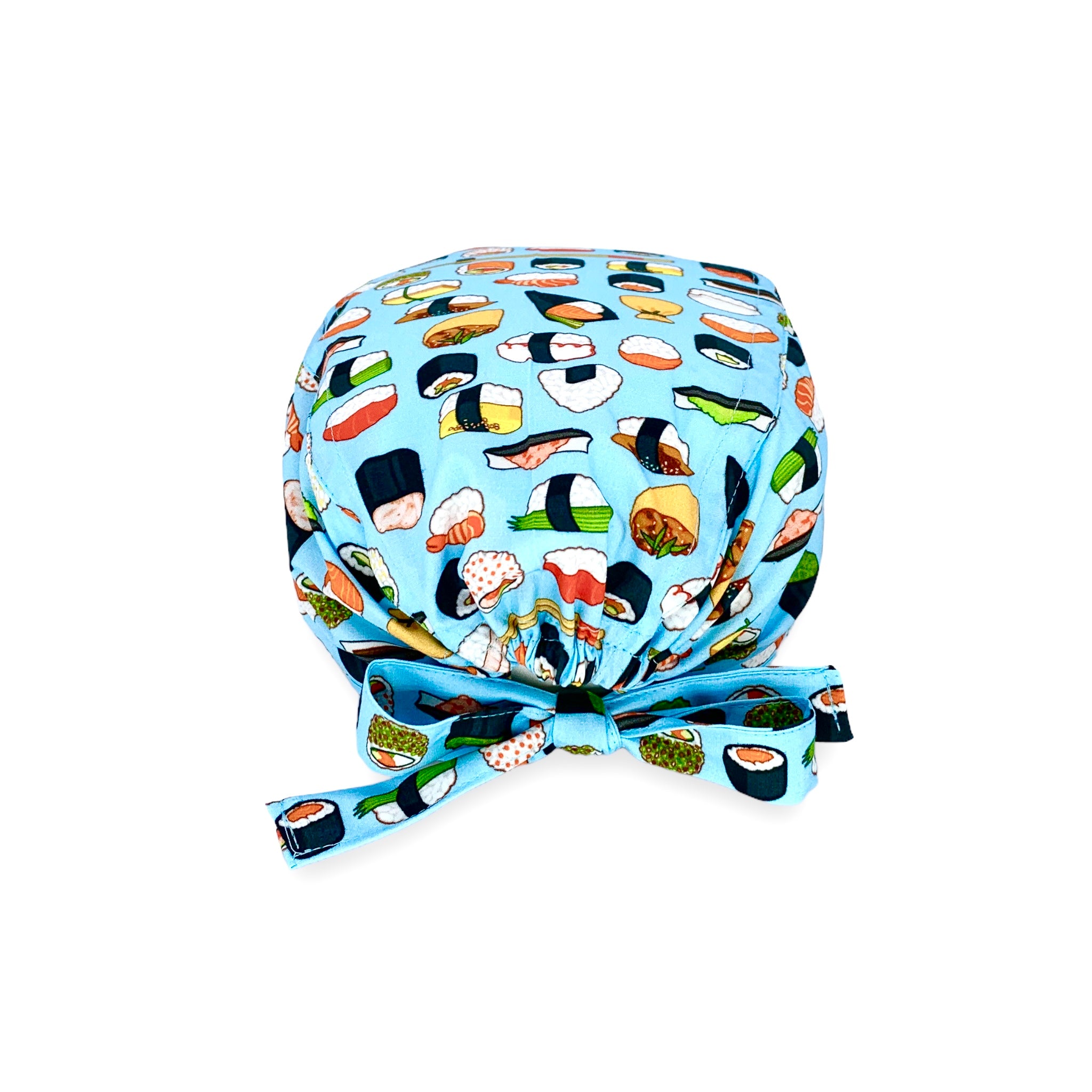 Cuffietta chirurgica con svariati tipi di piatti tipici della cucina giapponese, generalmente chiamati sushi:  nigiri, sashimi, uramaki, maki, temaki, hosomaki, gunkan, futomaki, su sfondo azzurro