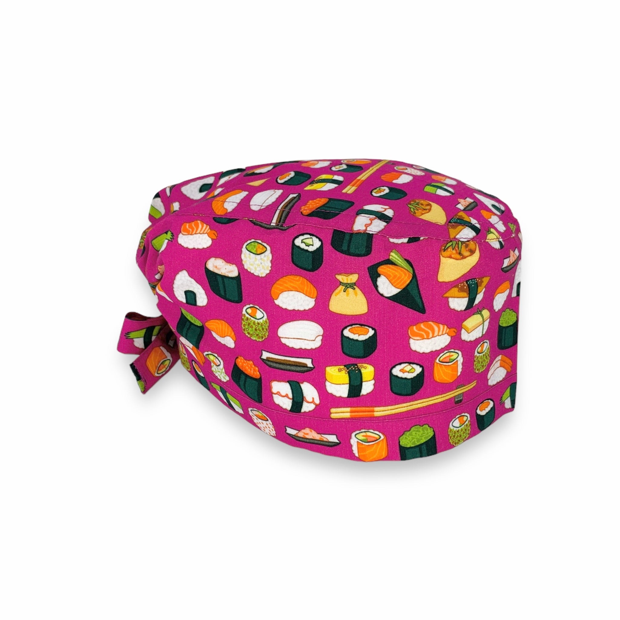 Cuffietta chirurgica con svariati tipi di piatti tipici della cucina giapponese, generalmente chiamati sushi:  nigiri, sashimi, uramaki, maki, temaki, hosomaki, gunkan, futomaki, su sfondo MAGENTA