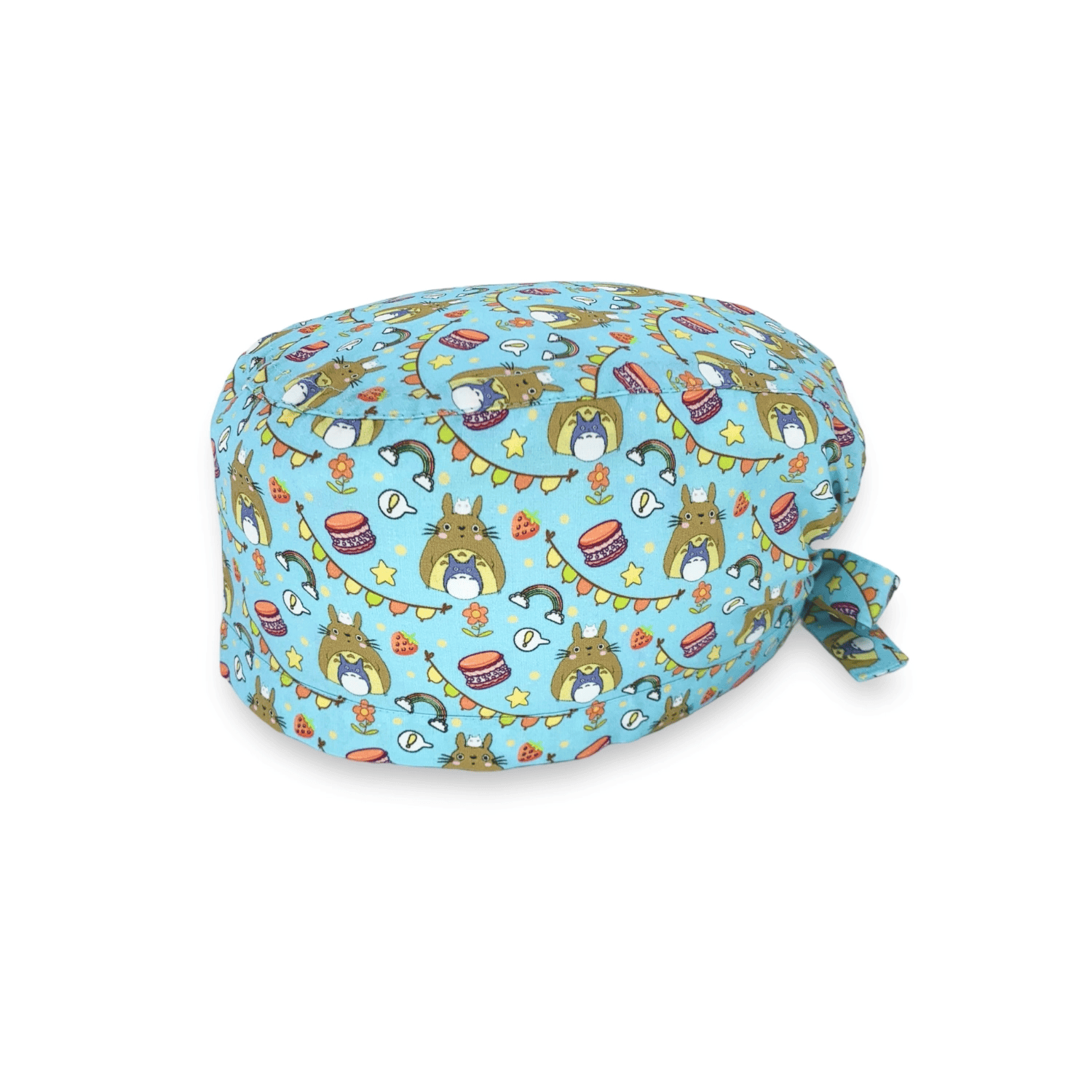 Totoro, un personaggio fantastico di un bellissimo cartone animato per bambini, rappresenta lo spirito della natura. Qui totoro è circondato da elementi festosi, come fiori, dolci e festoni