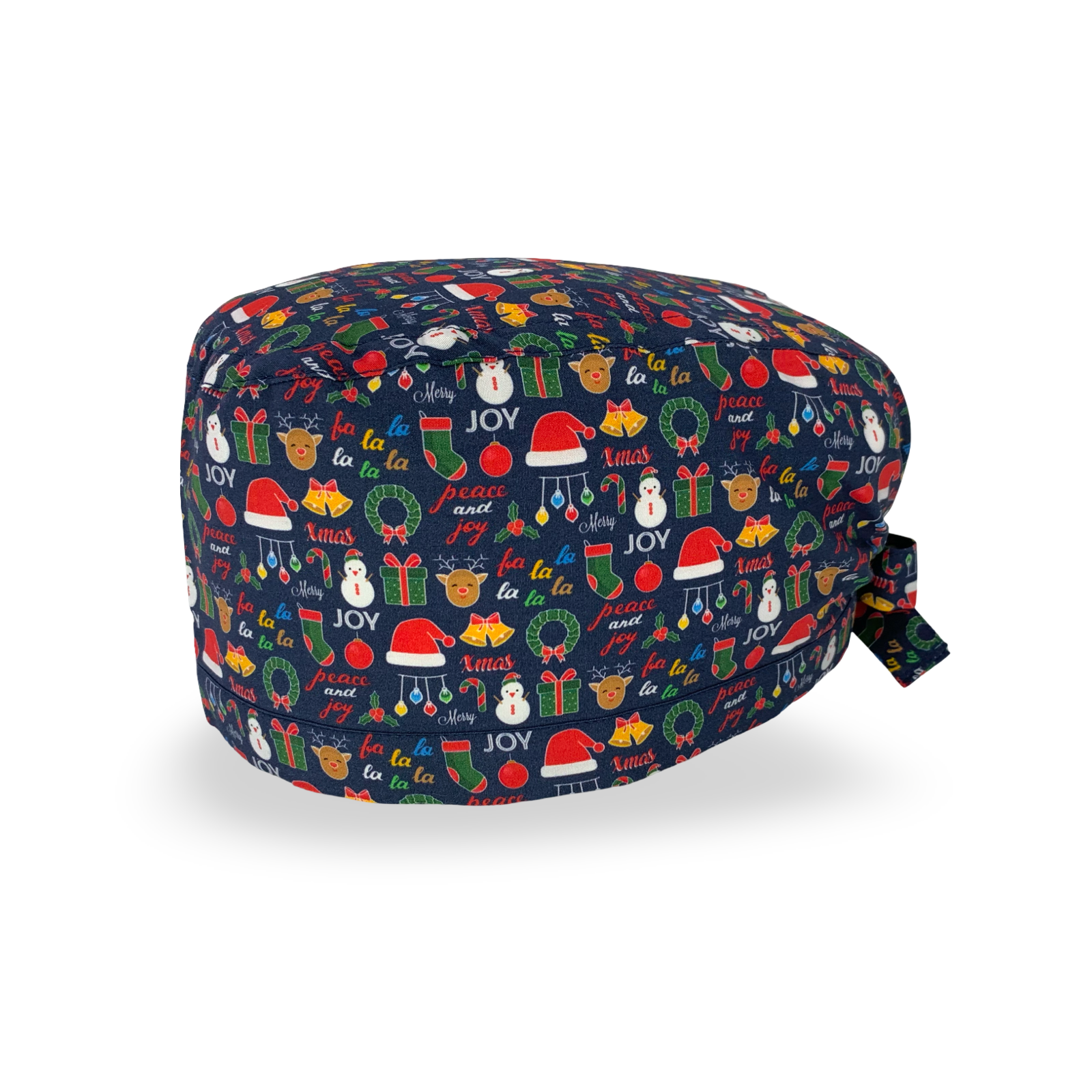 Una cuffia per chi ama la tradizione: sfondo blu e tanti oggetti simbolo del Natale stilizzati. Allegra con stile.