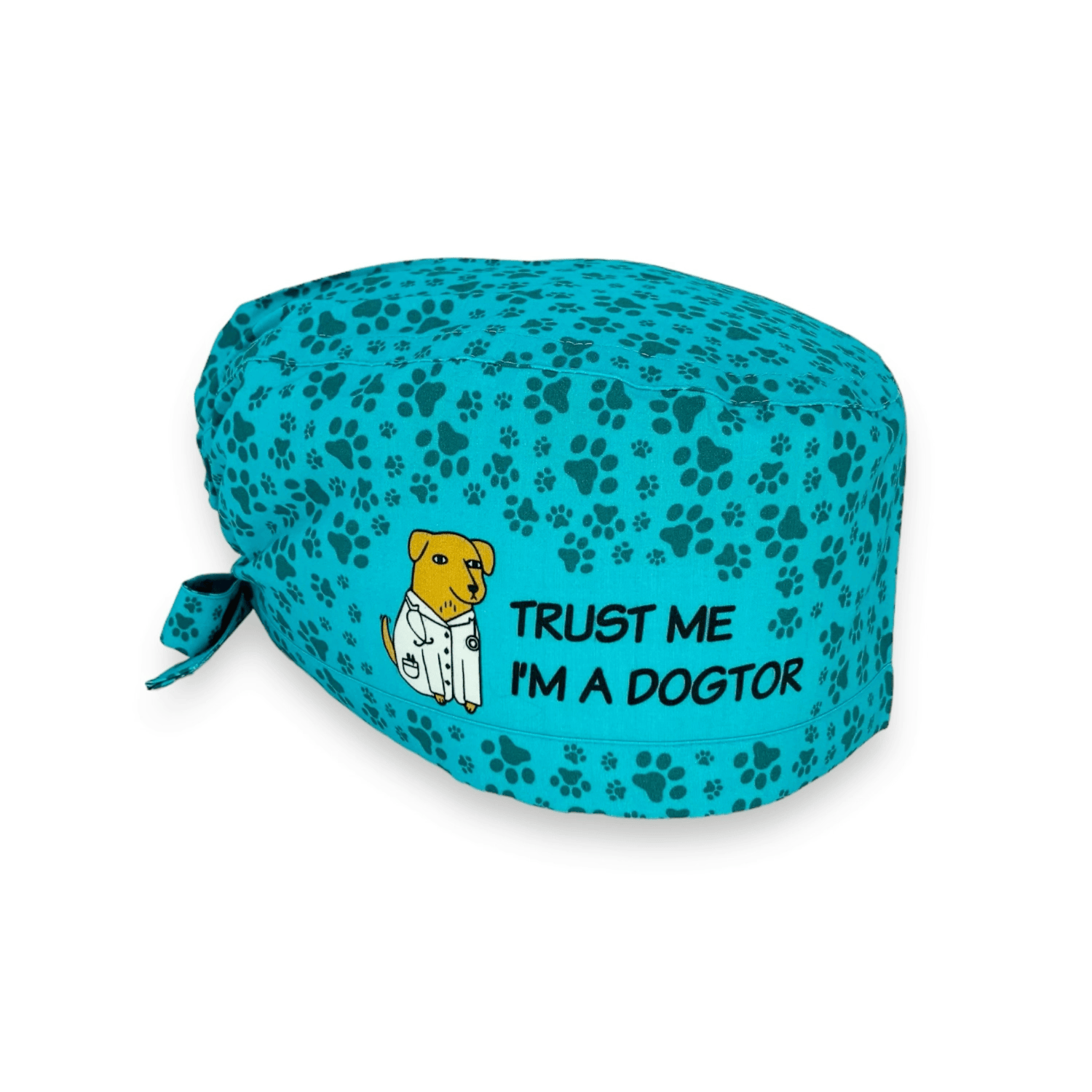 Una cuffietta simpaticissima! Mille impronte di cane tono su tono su cui si apre uno spazio con disegnato un cane con un camice medico e uno stetoscopio al collo e la frase "TRUST ME I'M A DOGTOR"