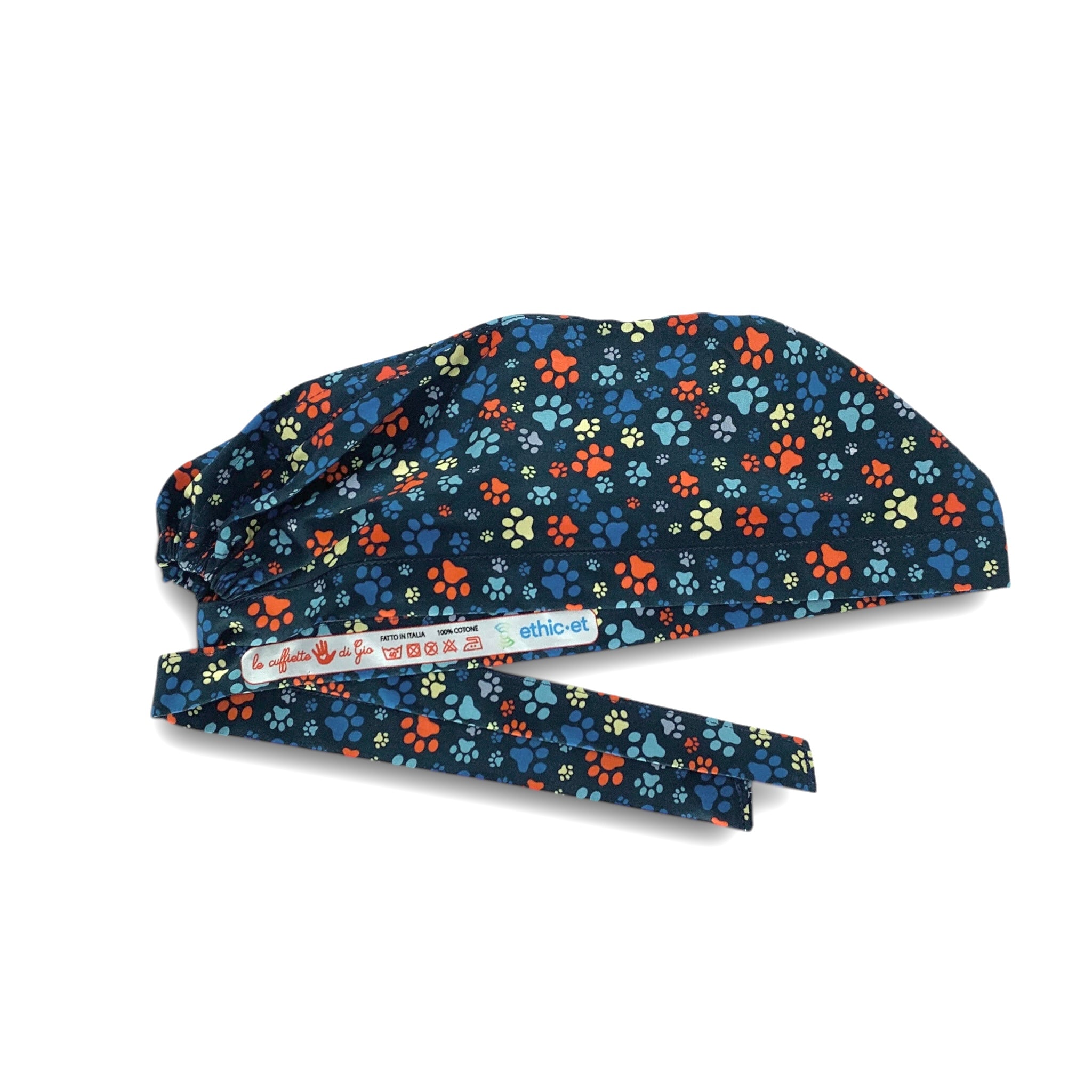L'orma di una zampa di cane o gatto declinata in varie dimensioni e colori su base blu delinea un pattern semplice, vivace ed elegante al tempo stesso.