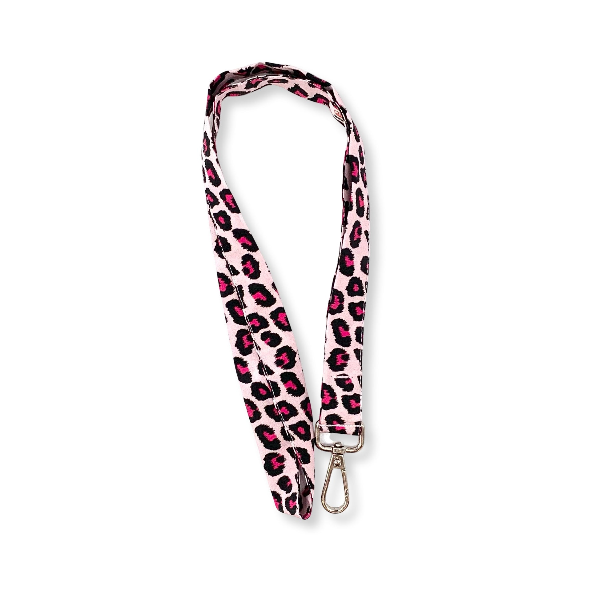 Una fascetta da collo portabadge con unaa raffinata fantasia animalier nell'audace abbinamento nero e rosa. È lunga 45 cm e corredata di moschettone in metallo separabile per il lavaggio grazie al bottone automatico