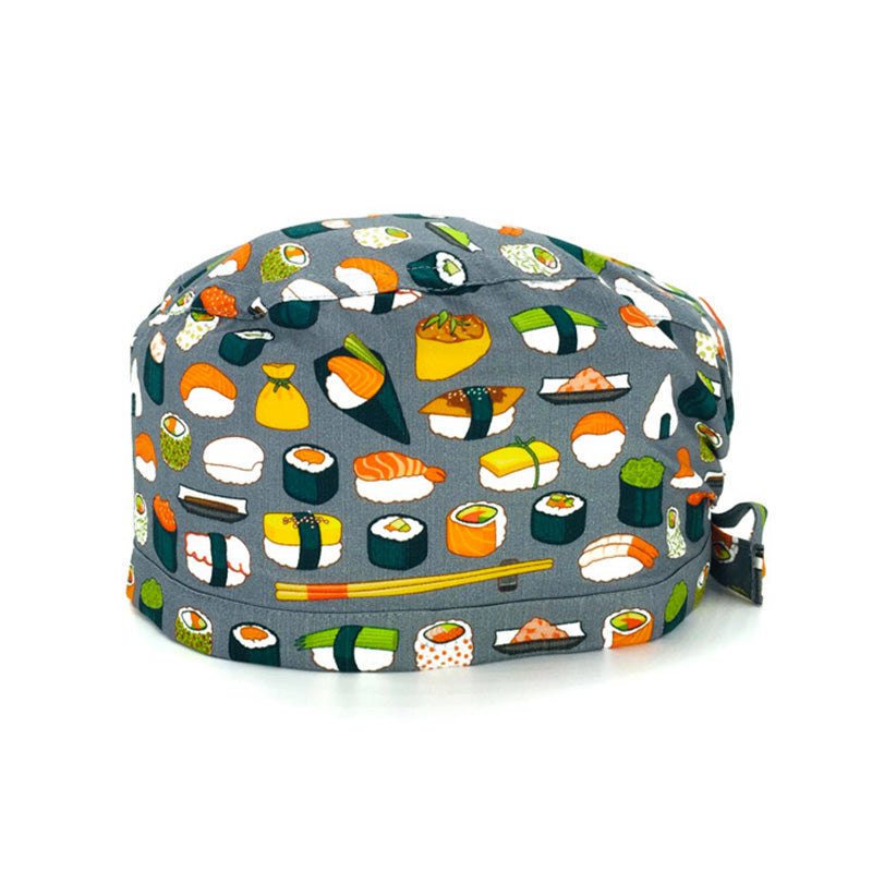 Cuffietta chirurgica con svariati tipi di piatti tipici della cucina giapponese, generalmente chiamati sushi:  nigiri, sashimi, uramaki, maki, temaki, hosomaki, gunkan, futomaki, su sfondo grigio