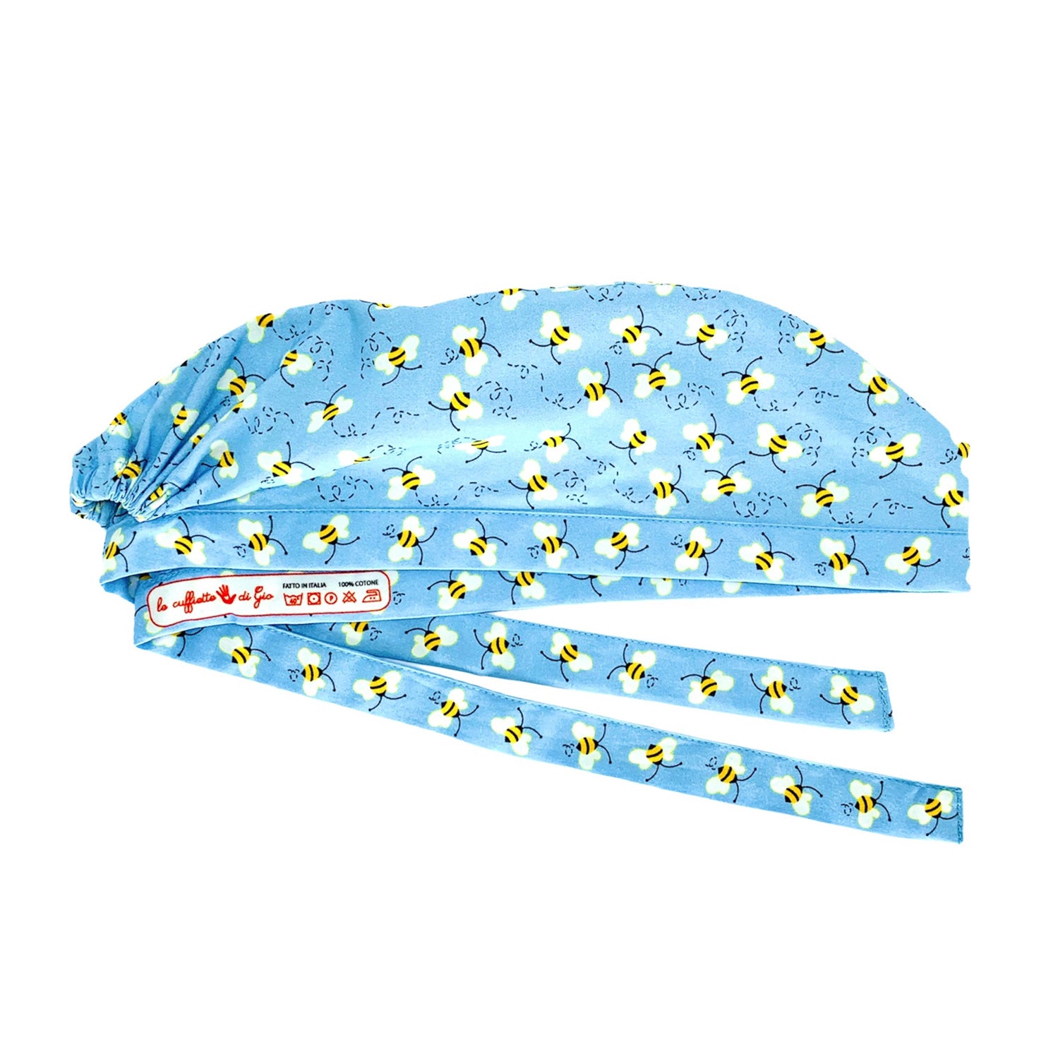 Immagine laterale di cuffia medica stirata con stampa etichetta, le cuffiette di gio, su lato interno del laccio. Su fondo azzurro tante delicate api svolazzanti stampate.
