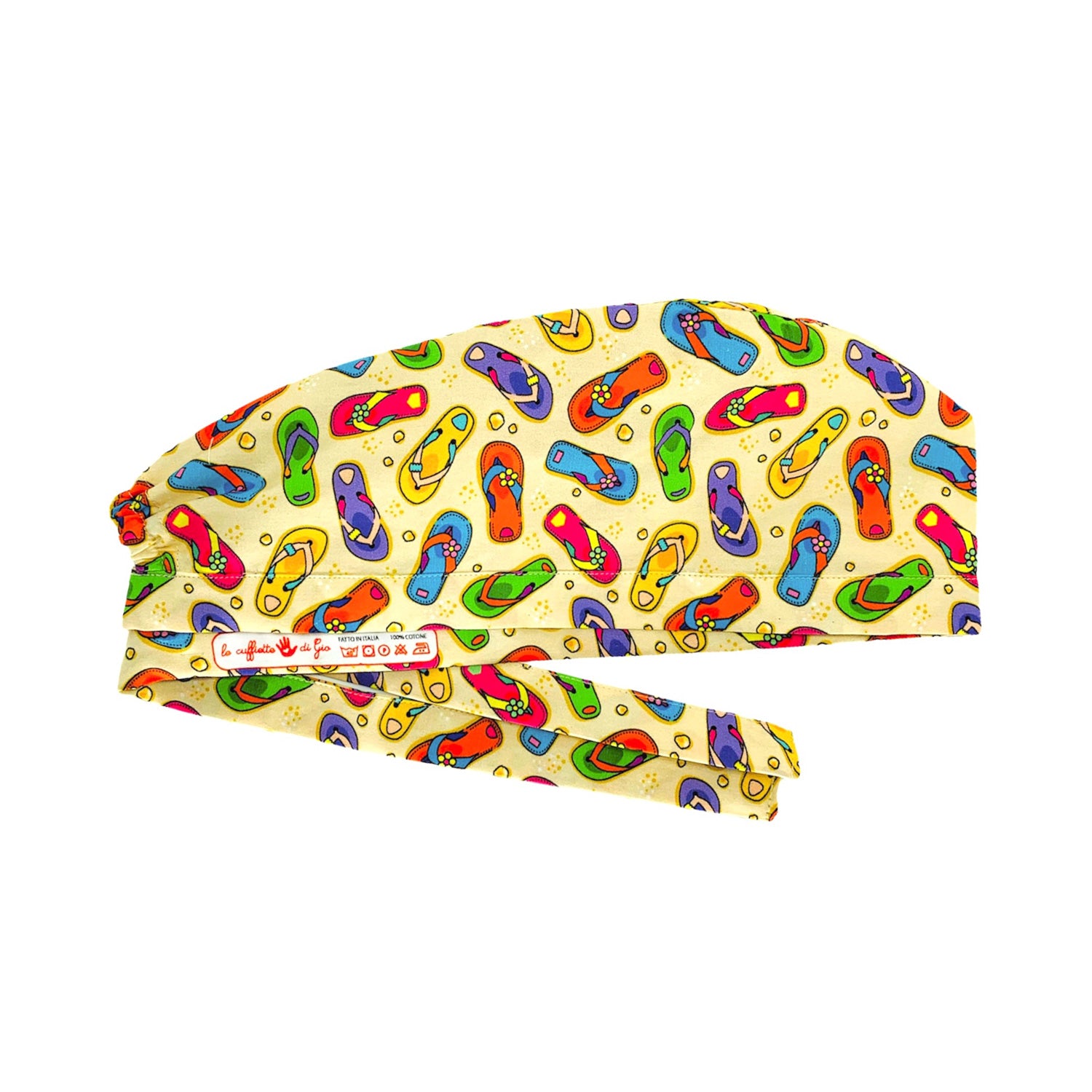 Quando la voglia di andare al mare diventa irresistibile, immaginati già lì con questa fantasia tempestata di coloratissime ciabattine infradito. Sfondo beige