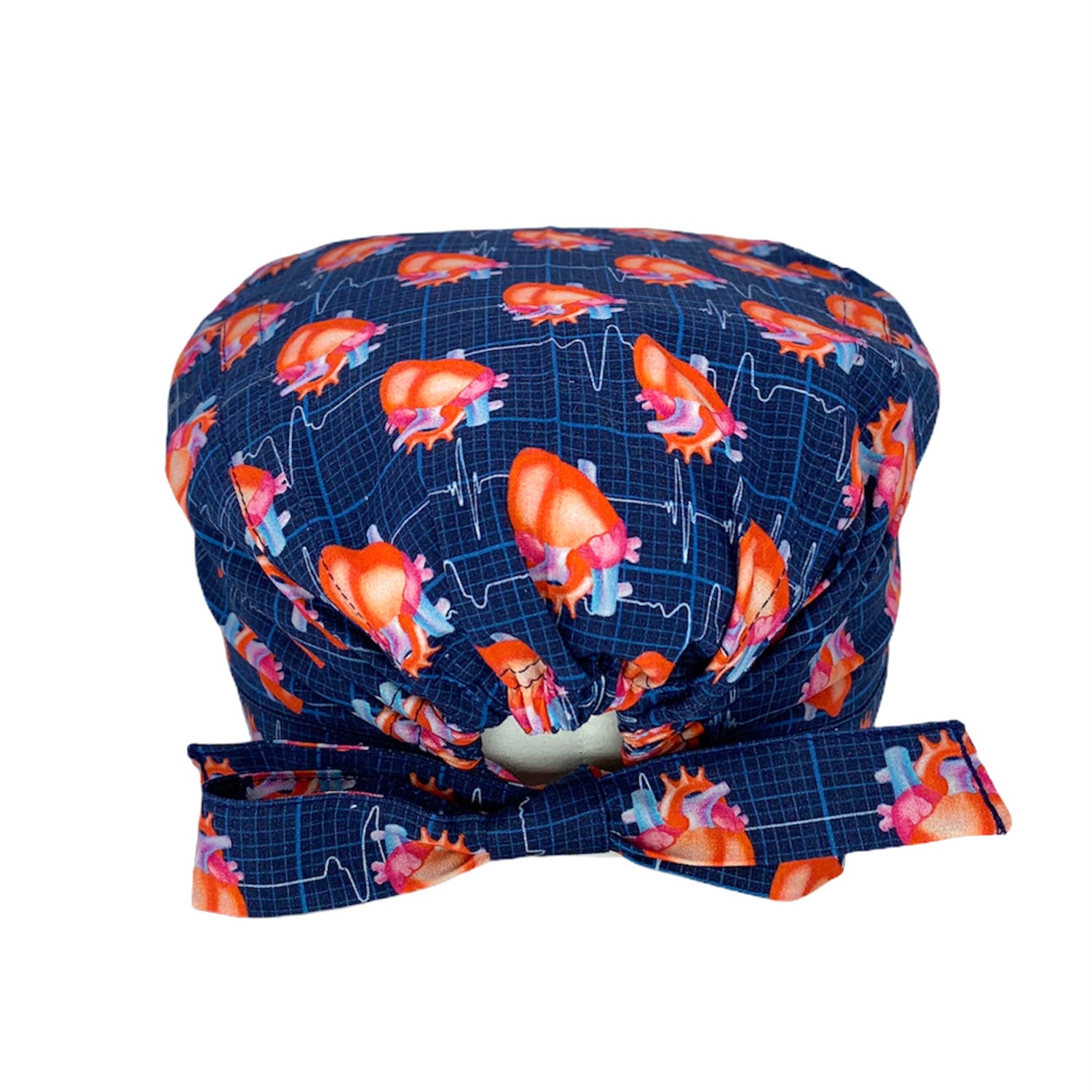 La cuffietta ideale per chi studia o cura il cuore: un vivace cuore anatomico su base di carta millimetrata azzurra e sfondo blu