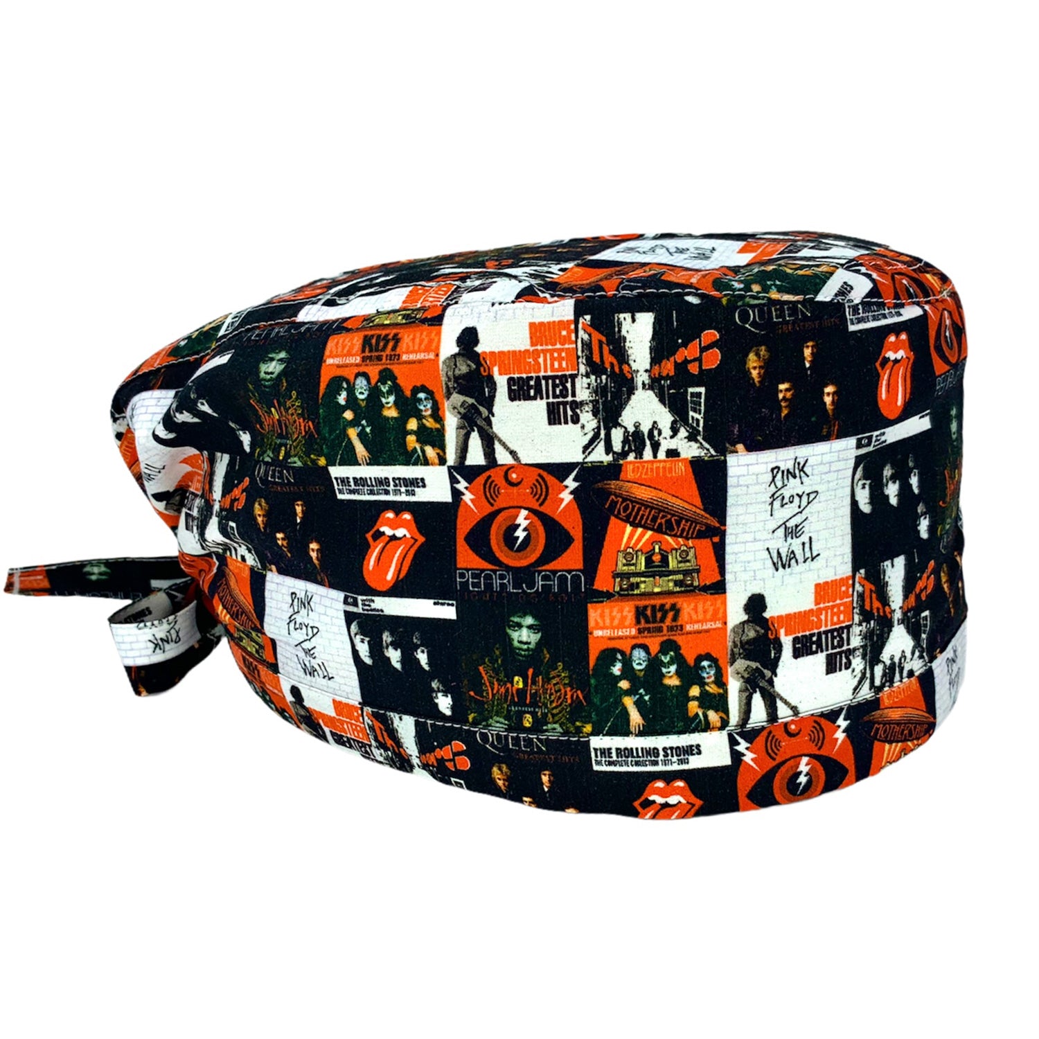 Cuffietta chirurgica con album cover di alcuni album iconici della storia della musica rock