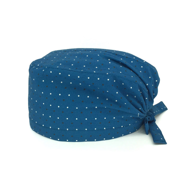 Cuffietta chirurgica con pattern che richiama le cravatte classiche, con dei pois grigio chiaro e scuro su base blu avio.