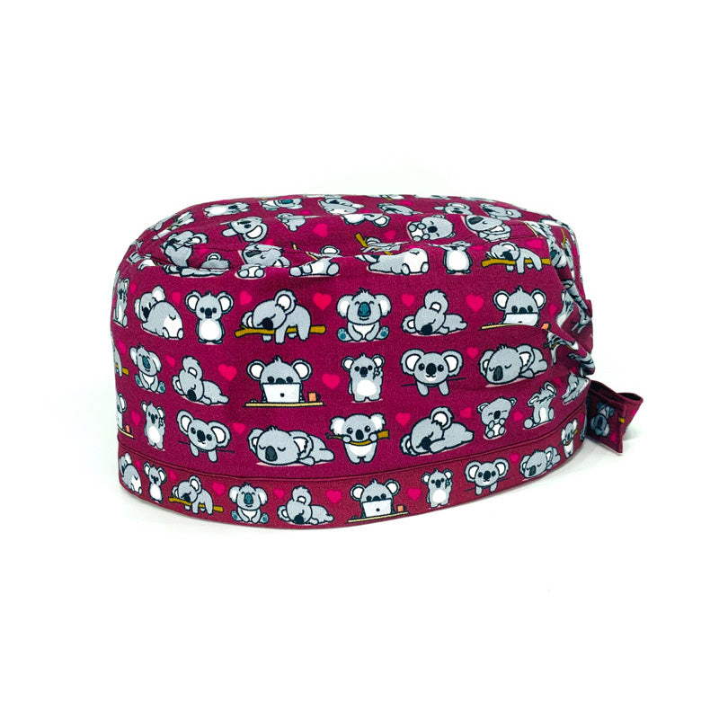 Un bestseller assoluto! Mille tenerissimi koala grigi e cuoricini magenta si sposano alla perfezione con il bordeaux di sfondo che abbiamo scelto per illuminare il tuo outfit lavorativo